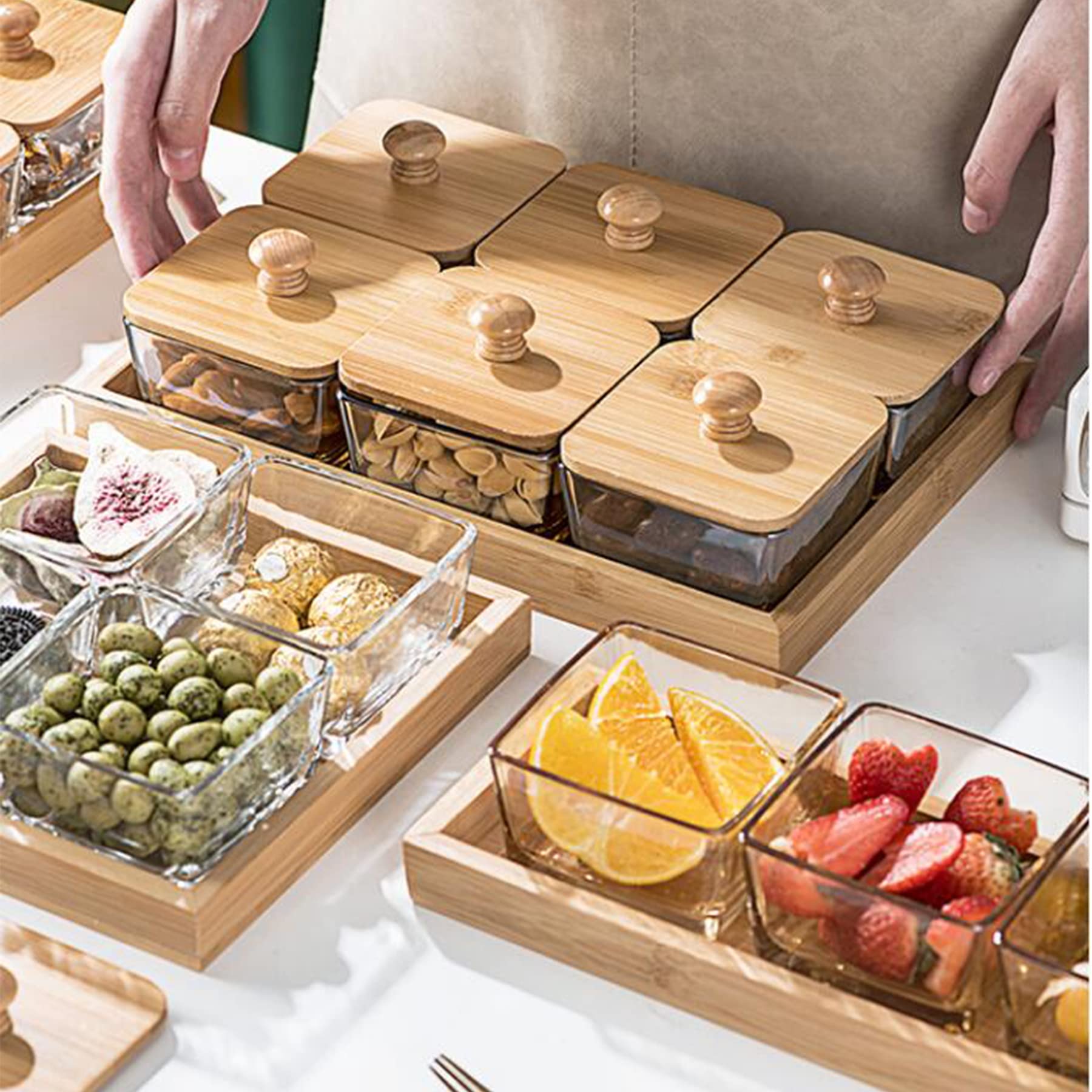 Amazon｜蓋付きの家庭用木製の分割トレイ、四角いスナックサービング