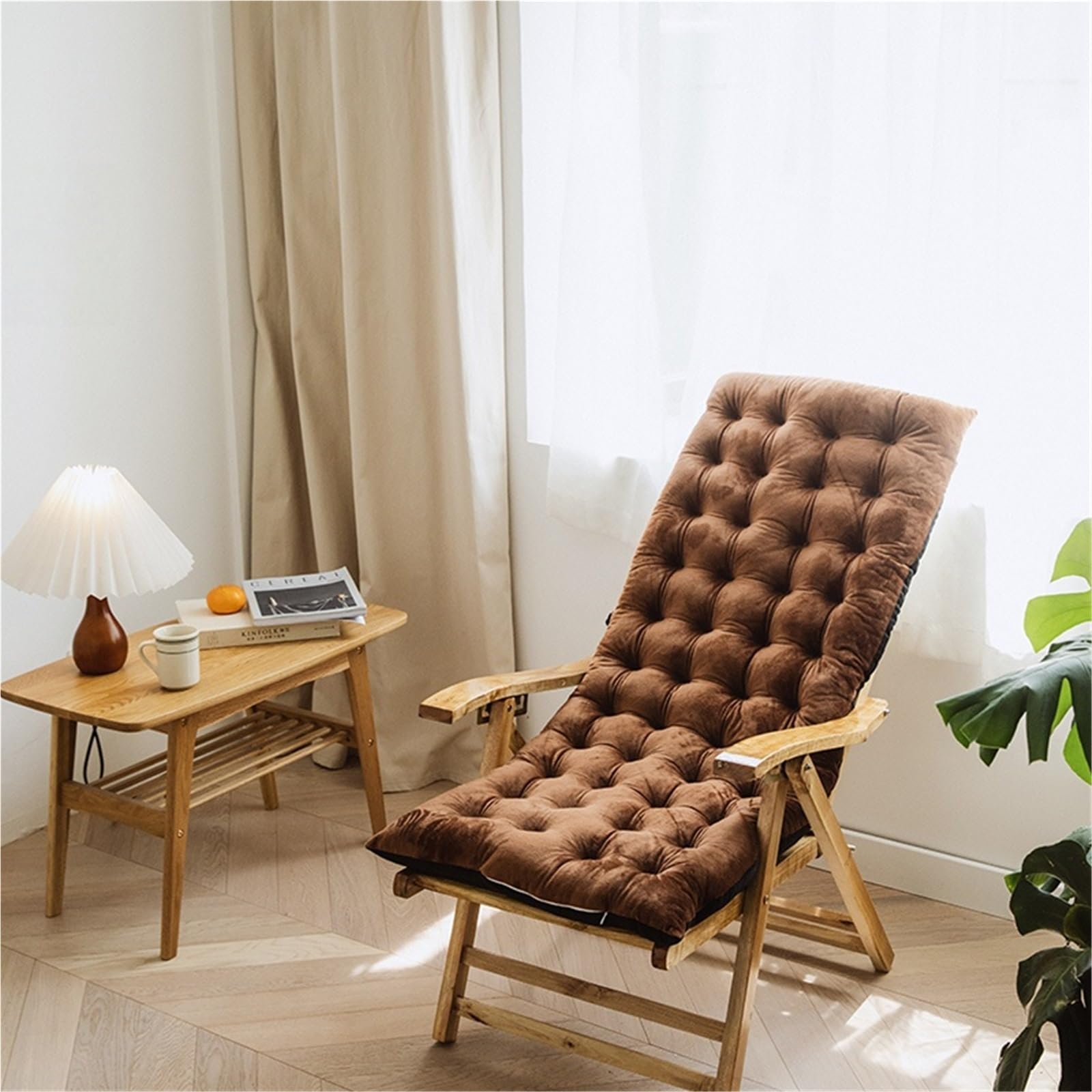 Fauteuil à bascule doux avec dossier haut pour vos moments de détente au salon