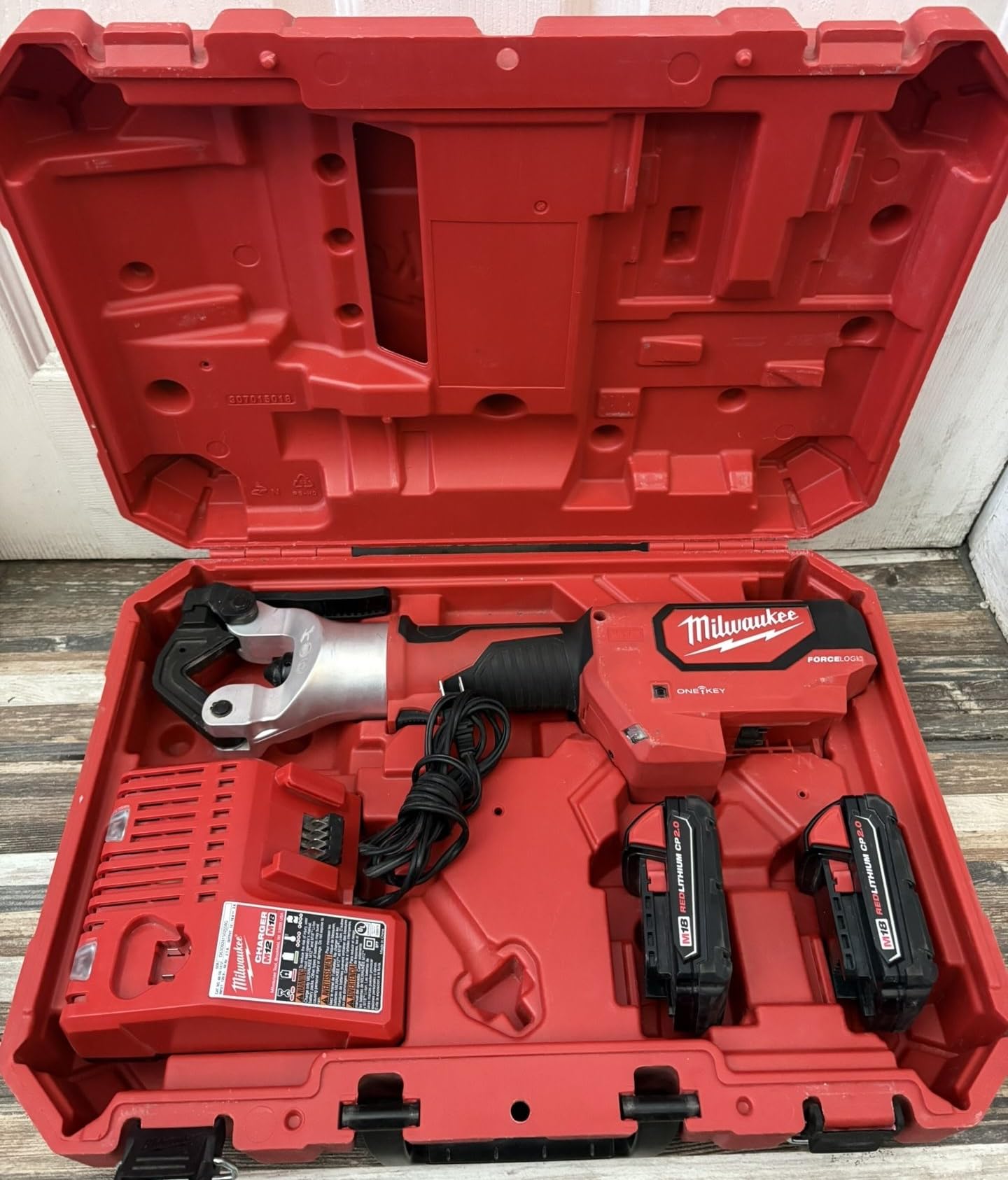 Milwaukee 2877-22 M18 FORCE LOGIC 750 MCM Dieless Crimper - Amazon.com
