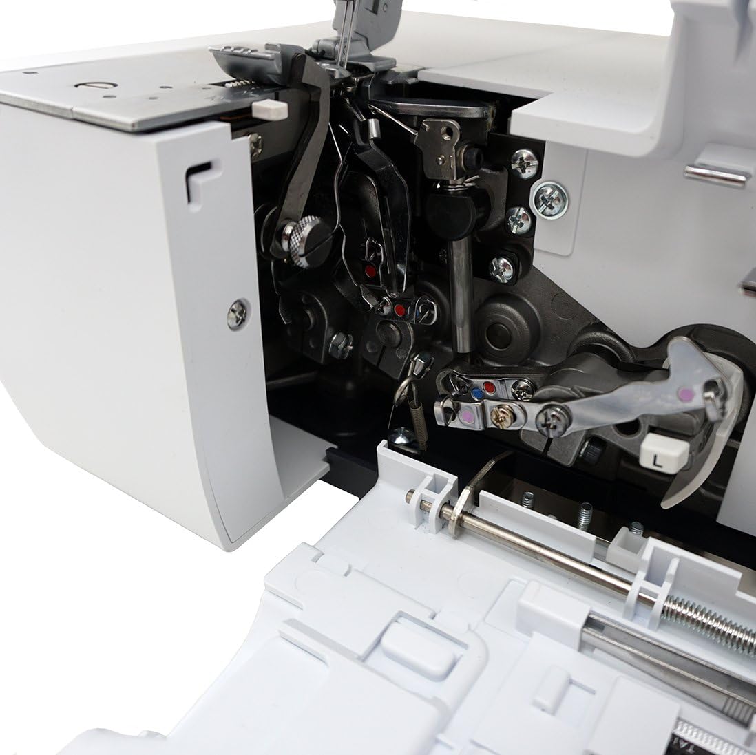 Needle plate and feed dogs of the Bernette B48.