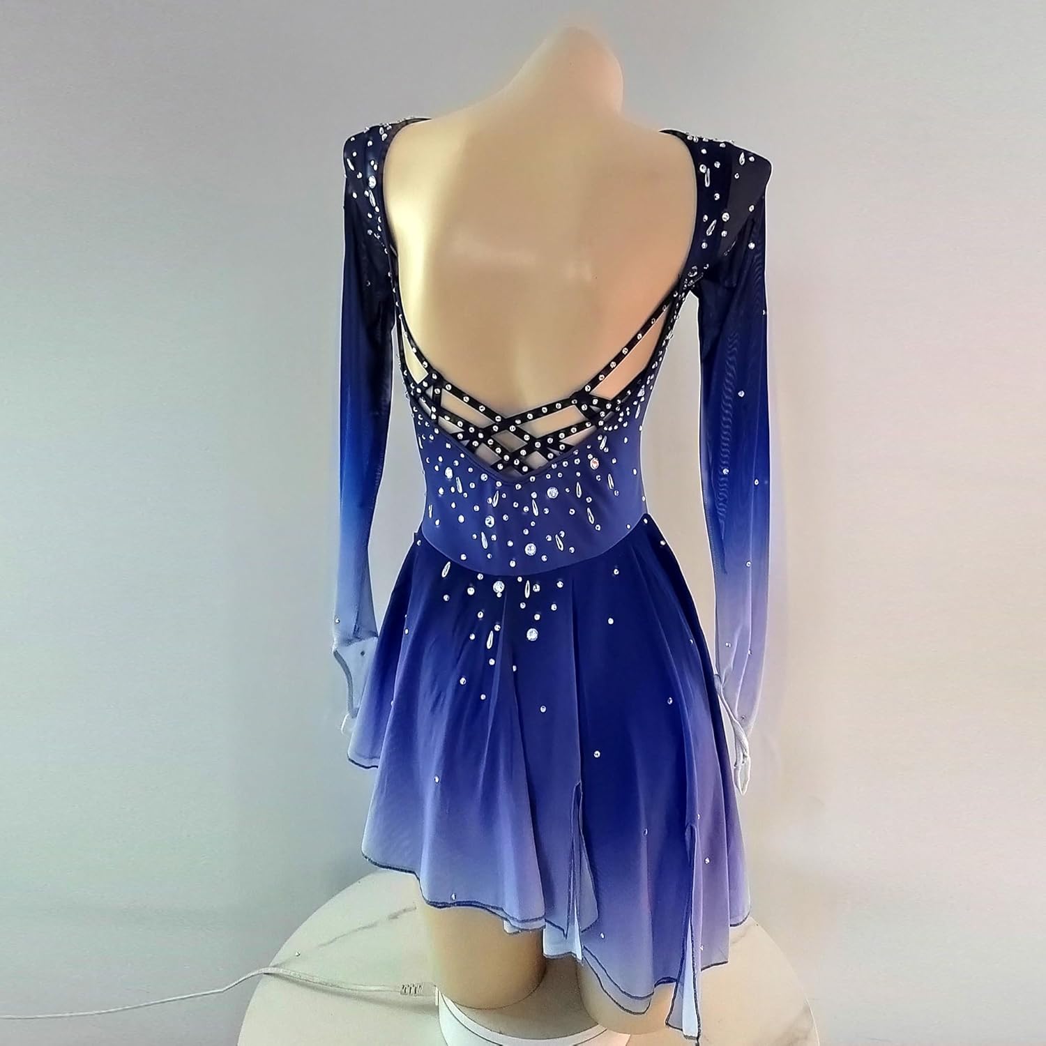 LIUHUO Ice Figure Skating Dress Girls Women Elegant Blue Stage Wear Girls Costume for Competition