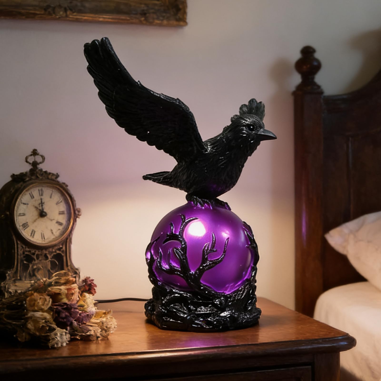 Lampada Corvo Arredamento Casa Gotico Con Estetica Scuro | Luce notturna Corvo Nero con Sfera Viola per Camera da Letto Soggiorno Ufficio Comodino Decorazione Interna
