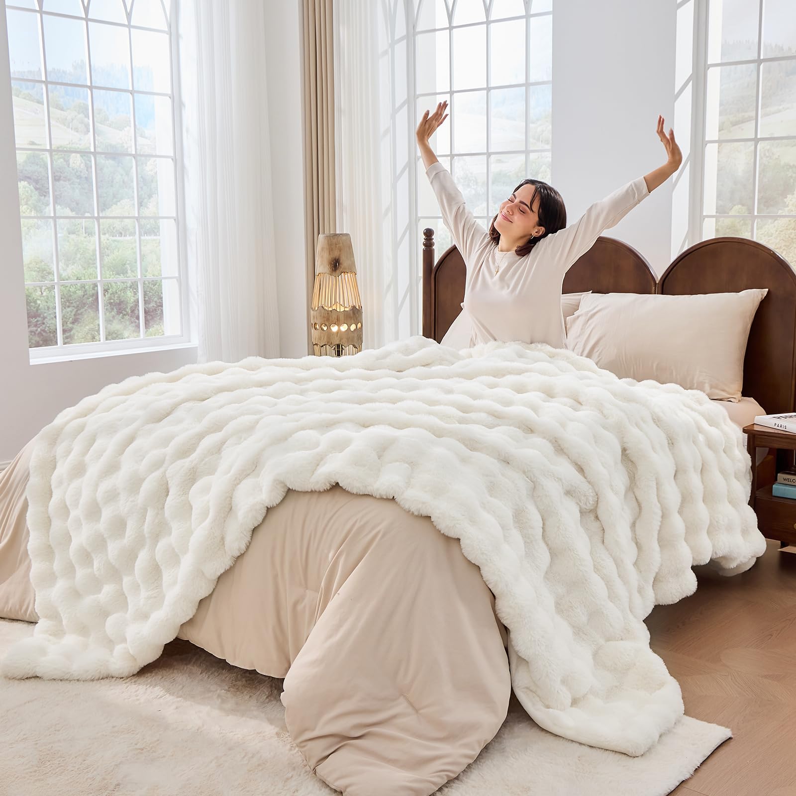 Jeyfull Cream White King Size 108''x90'' Faux Rabbit Fur Bubble Blanket — image 1