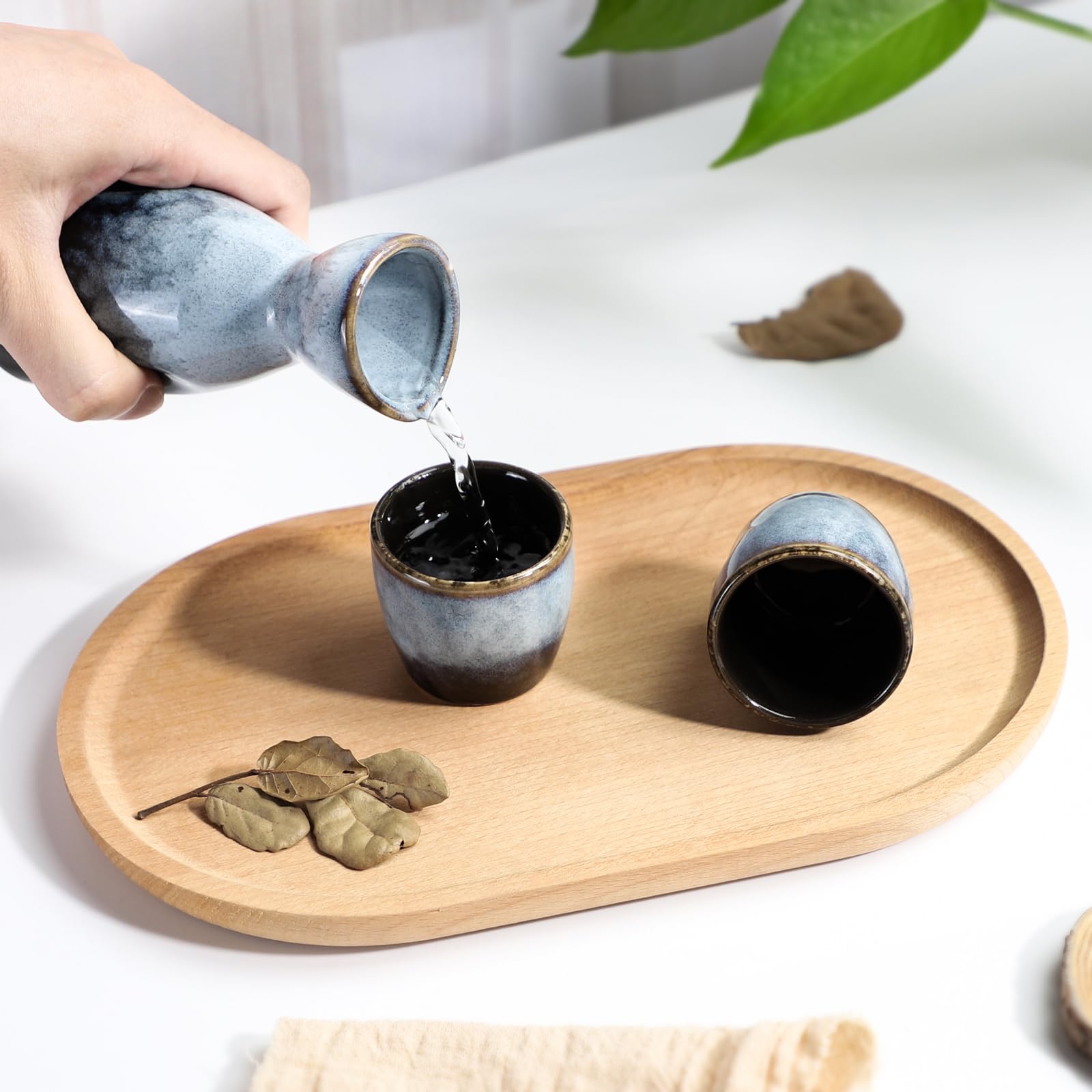 Juego de sake con taza y olla de vino, porcelana para calentadores, 1 olla para sake y 4 vasos de sake (A1)