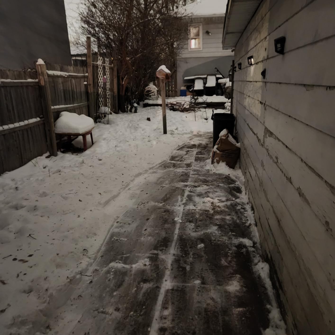 VOLTASK Cordless Snow Shovel, 24V | 13-Inch | 4-Ah Cordless Snow Blower, Battery Snow Blower with Directional Plate & Adjustable Front Handle (4-Ah Battery & Quick Charger Included) photo review