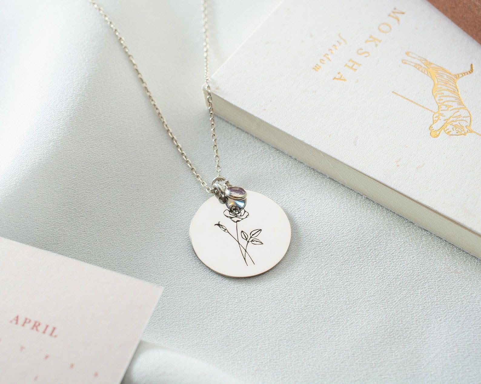 Personalizzato fiore del mese di nascita collana, oro personalizzato argento inciso delicato per mamma novembre
