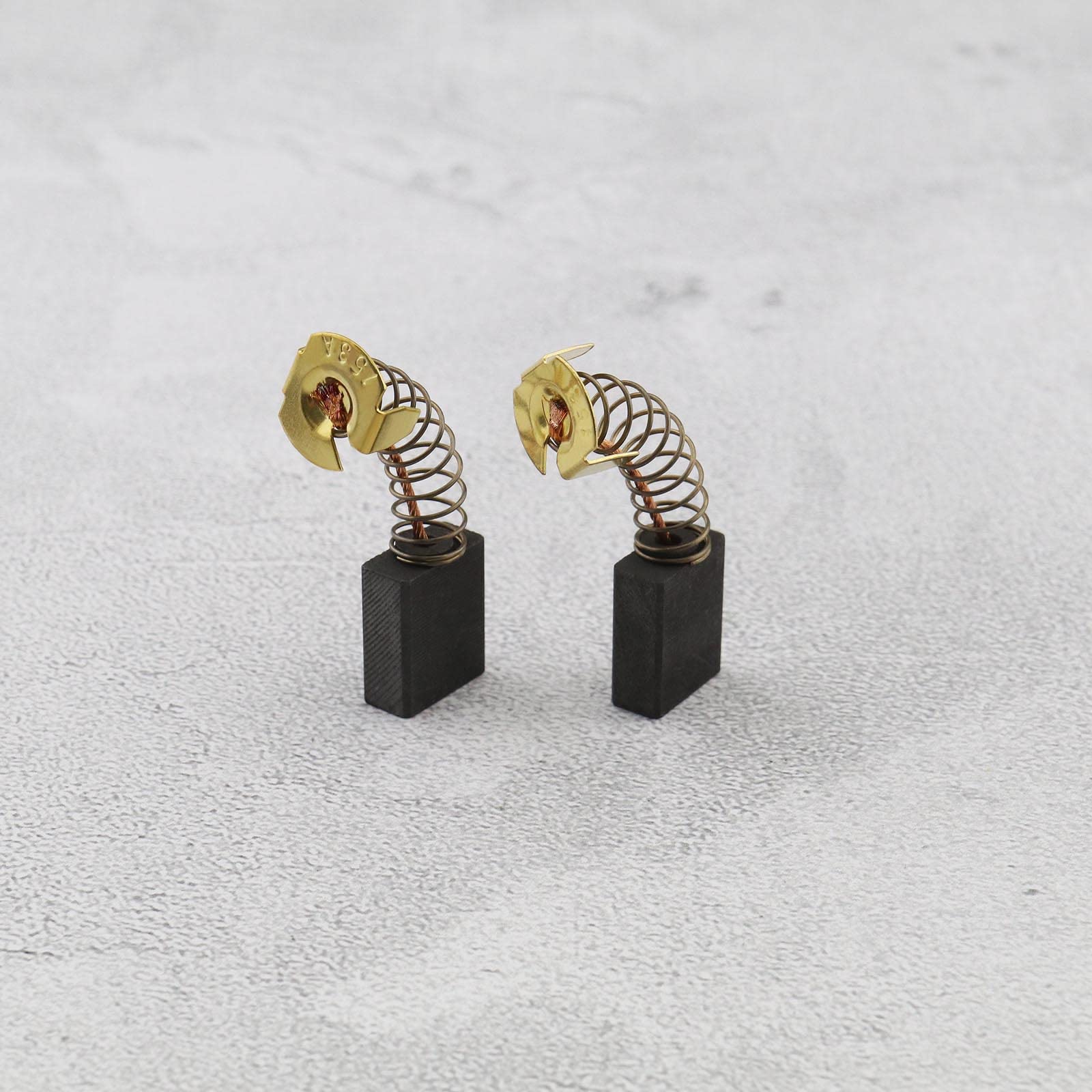 4 Piezas Repuesto de Escobillas de Carbón Compatible con Güde GRK 250/300 Sierra Ingletadora Accesorios de Herramientas Eléctricas 6,5x13,5x17mm
