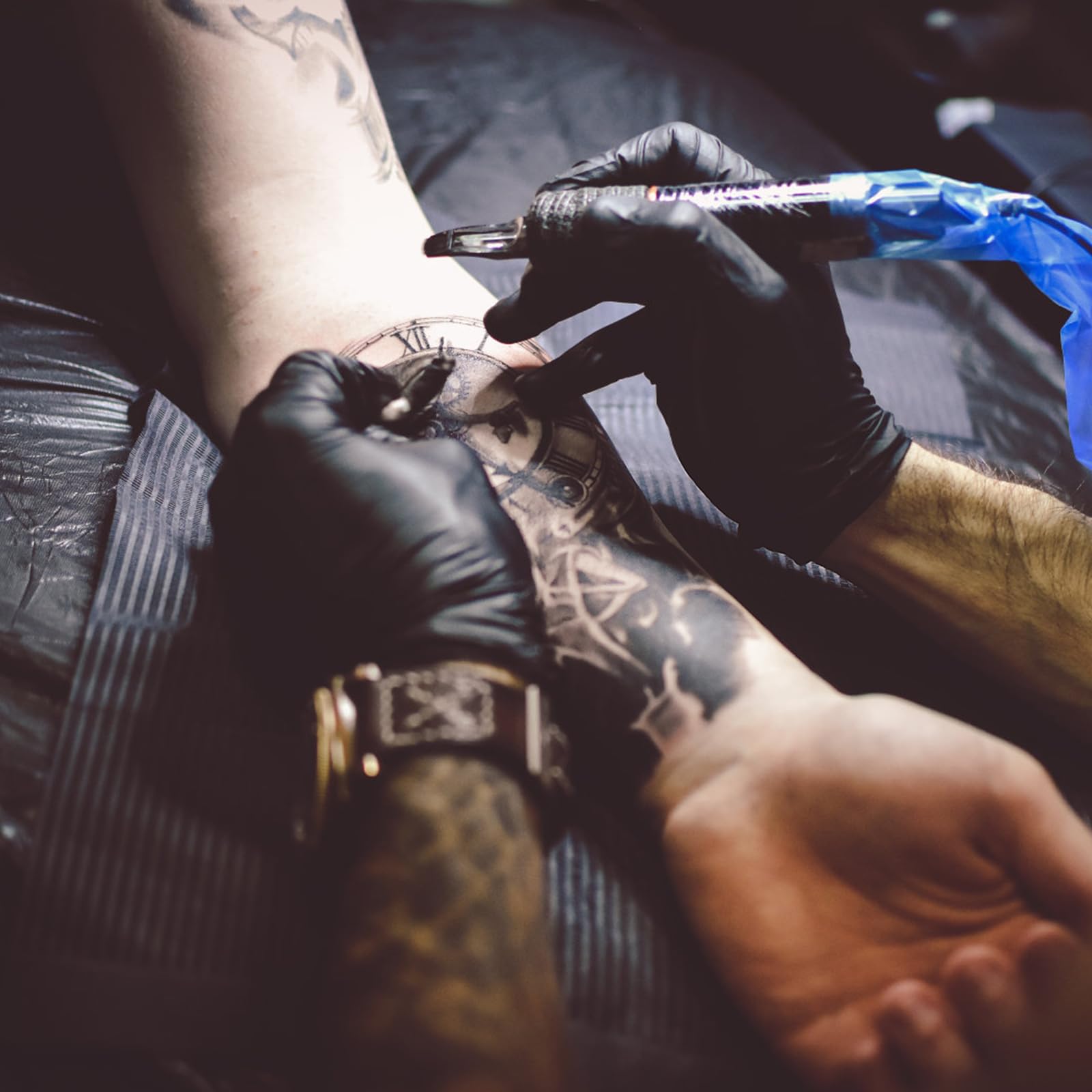Newtic 50 baberos dentales negros, 3 capas, desechables, impermeables, baberos de tatuaje, cubierta de tatuaje, tabla de tatuaje, almohadilla limpia, bandeja, cubiertas, accesorios para tatuajes,