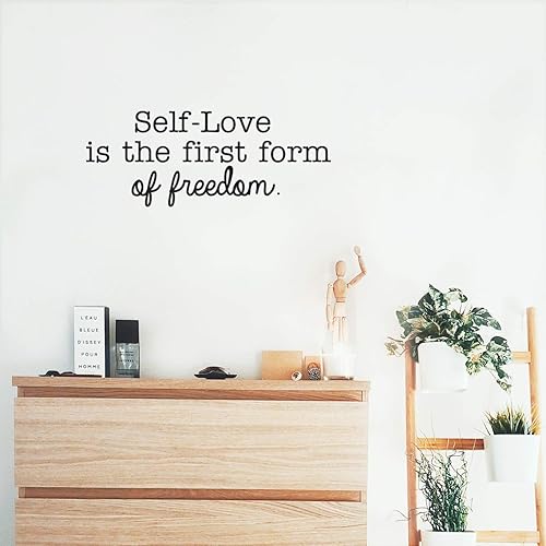 Vinilo adhesivo para pared, diseño con texto en inglés "Self Love is the First Form of Freedom", 10.5 x 27.0in, color negro
