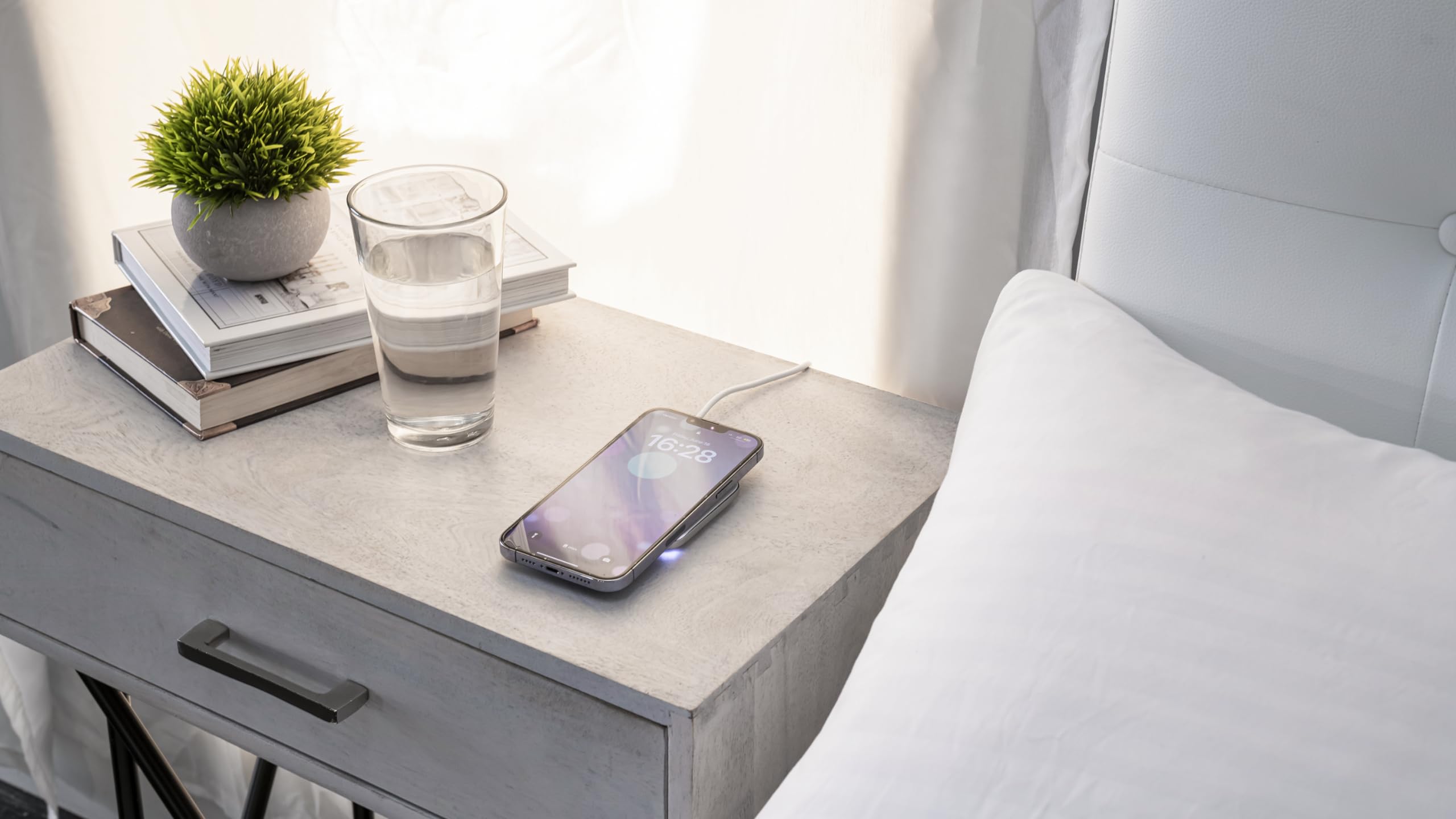 Ventev – Ultrafast 15W Qi Wireless Single Chargepad – 3X Faster Charging vs. 5W, Universal Compatibility - Sleek & Convenient - White