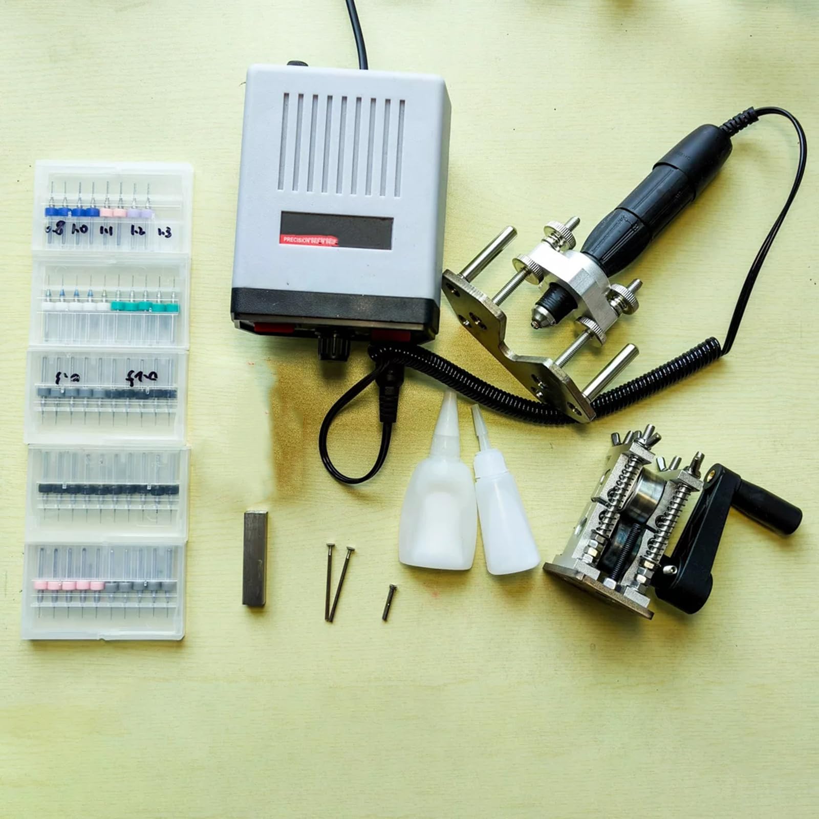 Elektryczny długopis do grawerowania i wkładka z uchwytem montażowym, zawiera 50 wierteł, adapter i głowicę do ostrzenia do ręcznie robionych srebrnych filigranowych projektów