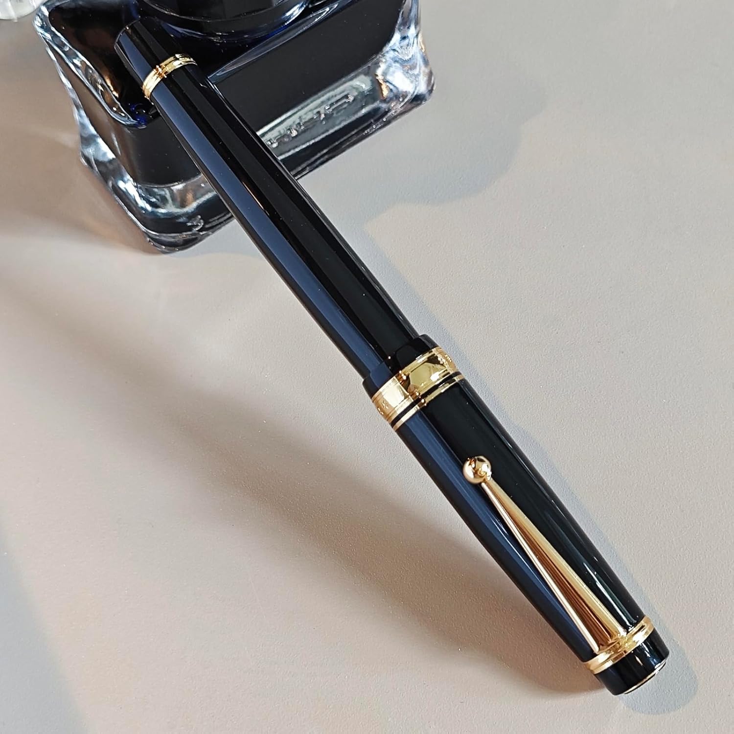 JD Luxury Fountain Pen – Classic Black, Elegant Red, and Deep Green Lacquer Pens with Gold Trim – Smooth Writing, Refillable, Professional Gift Pen (Black)