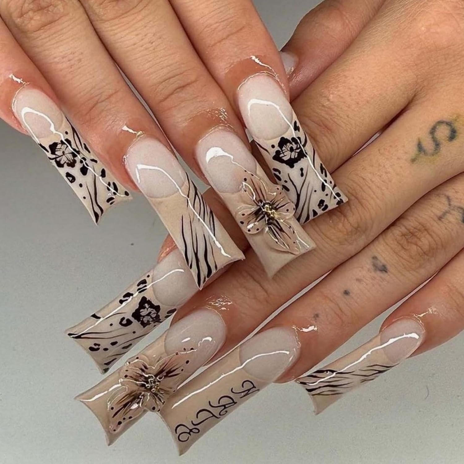 Long Press on Nails Almond Fake Nails with Leopard Prints Flower Design Glossy Bead French Tips Acrylic Nail Water Ripple Shell Nail Press ons Reusable Tropical Beach Nail for Women Manicure 24Pcs