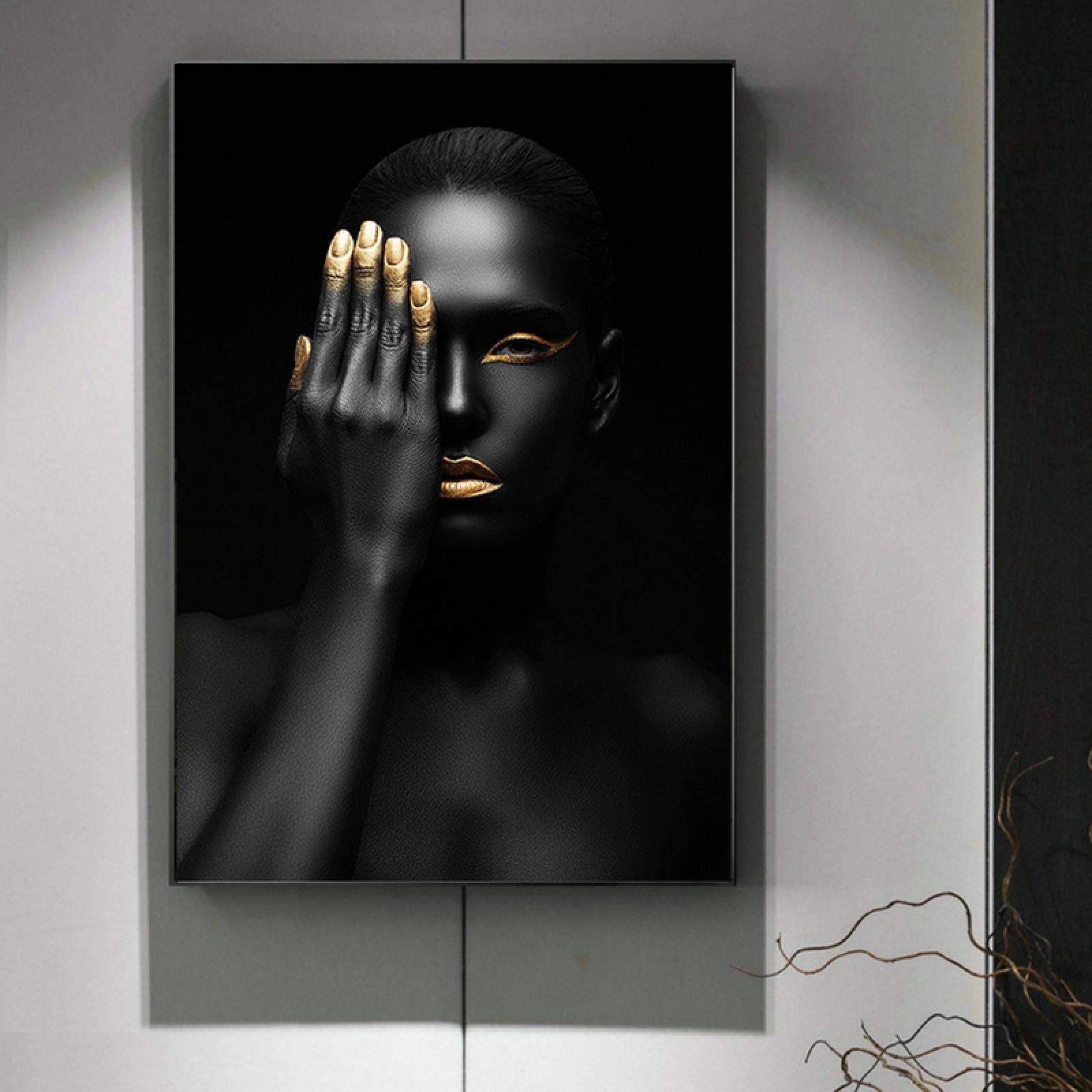 Retrato de mujer en oro negro para transformar paredes vacias y aburridas 8