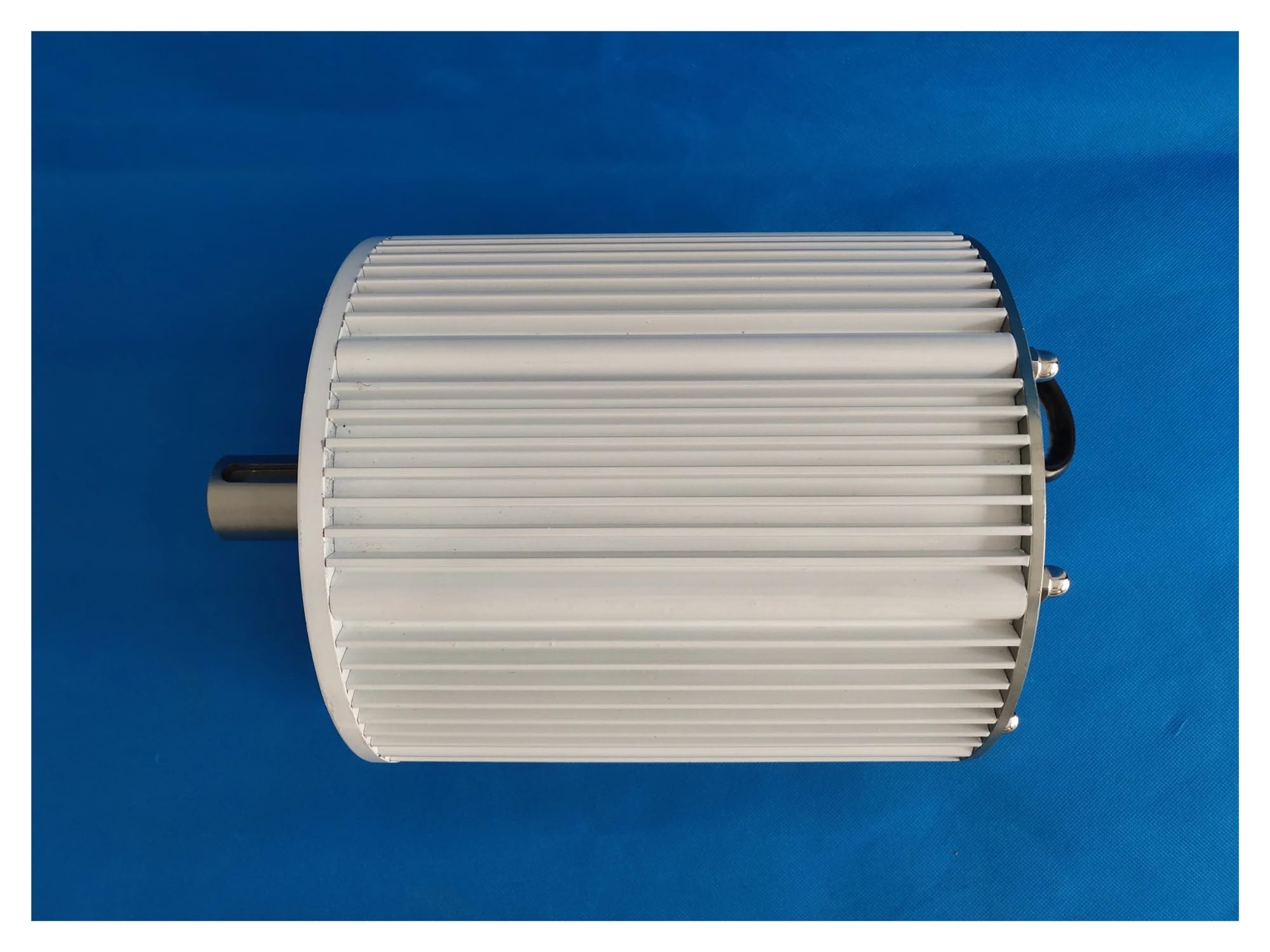 Kit de générateur d'éolienne, générateur d'éolienne 20KW, teurs AC à aimant permanent sans engrenage, utilisés for l'éolienne et l'eau(With base,24V,20000W)