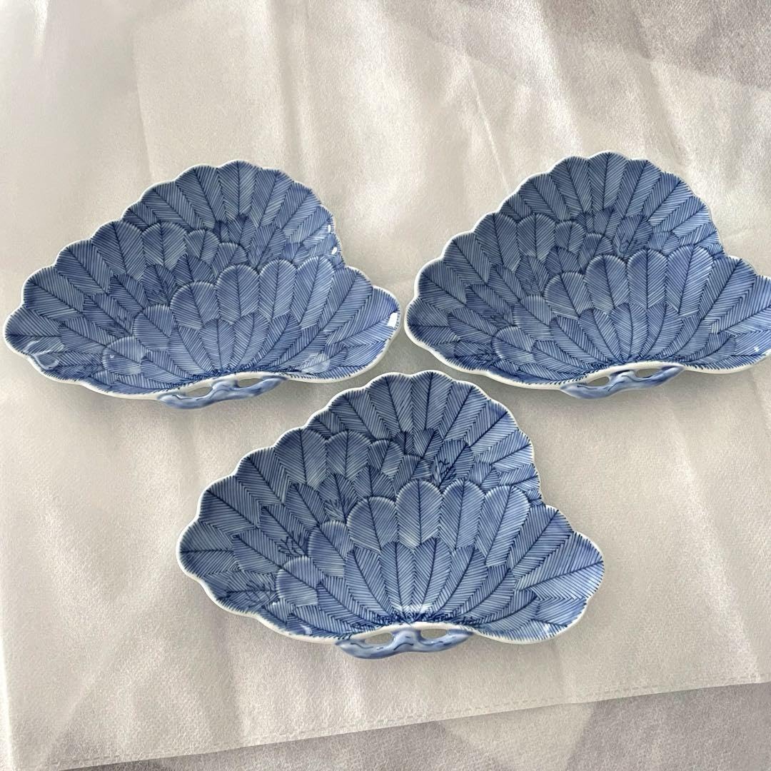 伊万里焼 畑萬陶苑：鍋島 染付 三階松皿☆