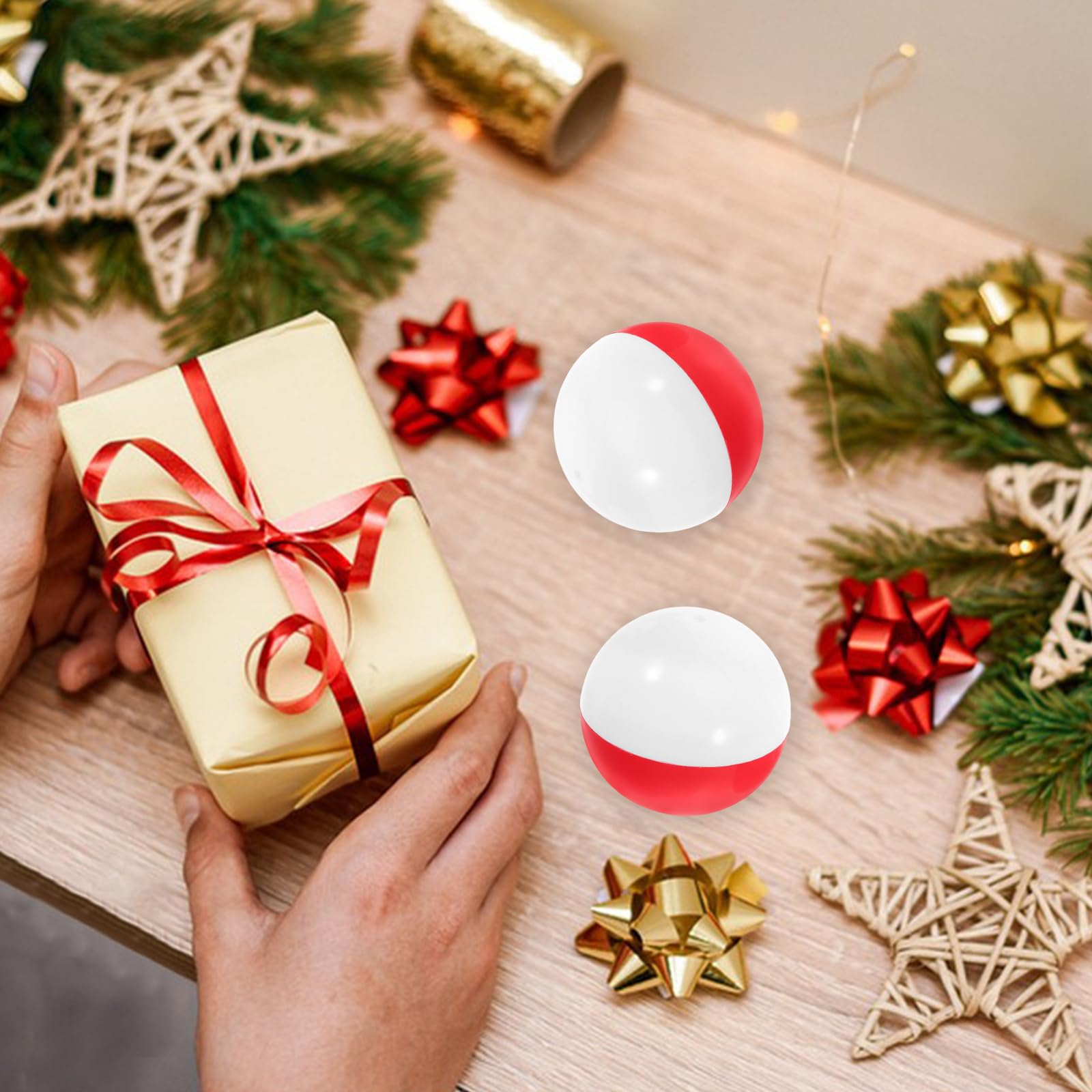 BESTonZON Lot de 50 boules décoratives en plastique transparent à remplir pour sapin de Noël, capsules rondes vides avec couleurs rouges et blanches pour machines à gomme, cadeaux de fête et