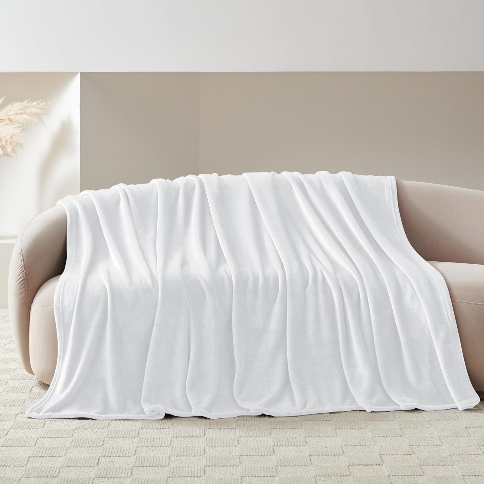 WAVVE Plaid Coperta Pile di Flanella 260gsm - 220x240 cm, Bianco - Pled Divano Pelosa Letto Matrimoniale King 240x220 - Copridivano di Microfibra Calda e Morbida