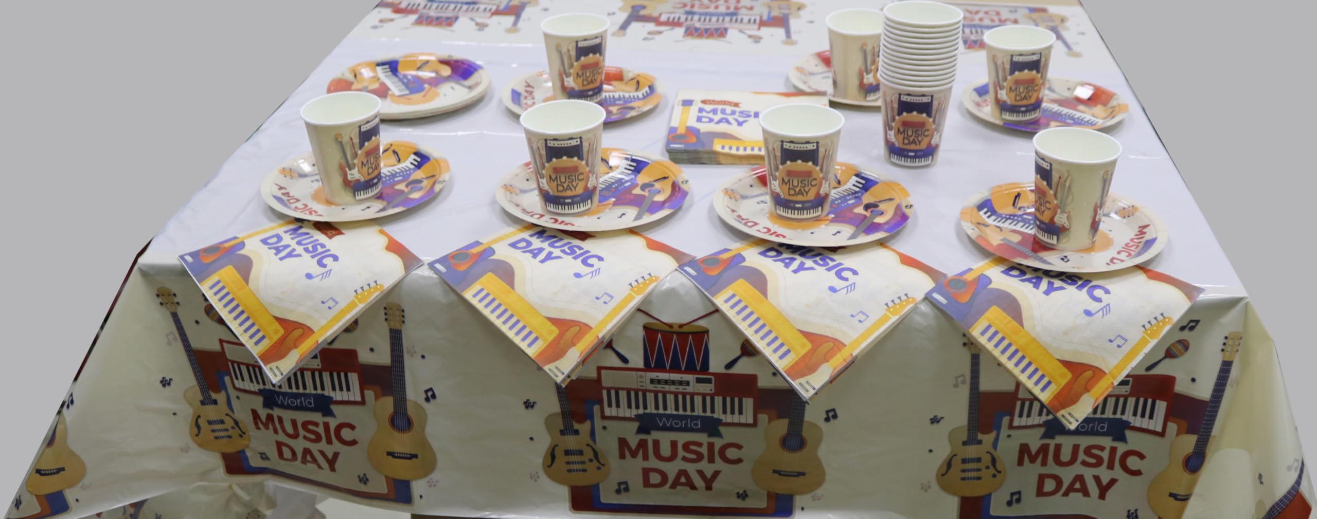 Piano Music Day Theme - Servizio da tavola per feste di compleanno dei bambini, 61 pezzi, compresi piatti di carta, bicchieri, tovaglioli e tovaglie, adatto per 20 persone