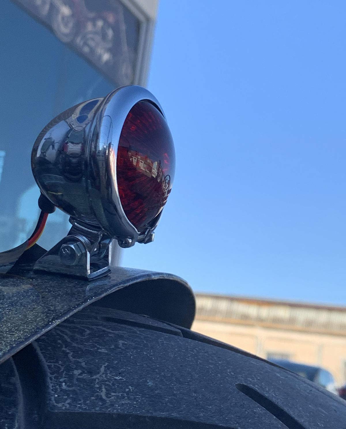 Iguana Custom PARTS - Piloto LED trasero para moto BATE STYLE cromado con luz LED de freno y de posición - Homologado E-MARK - Perfecto para cafe racer, bobber, chopper...
