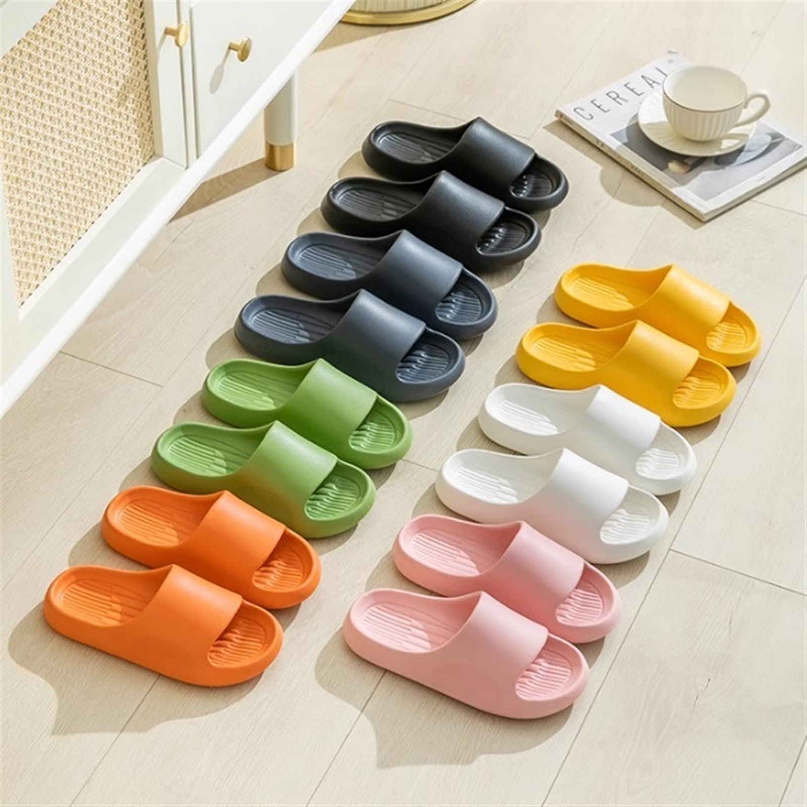 Pantoufles de Salle de Bain Sandales pour Hommes et Femmes - Douces et Antidérapantes, Chaussures de Plage d'Intérieur et de Maison pour l'Été