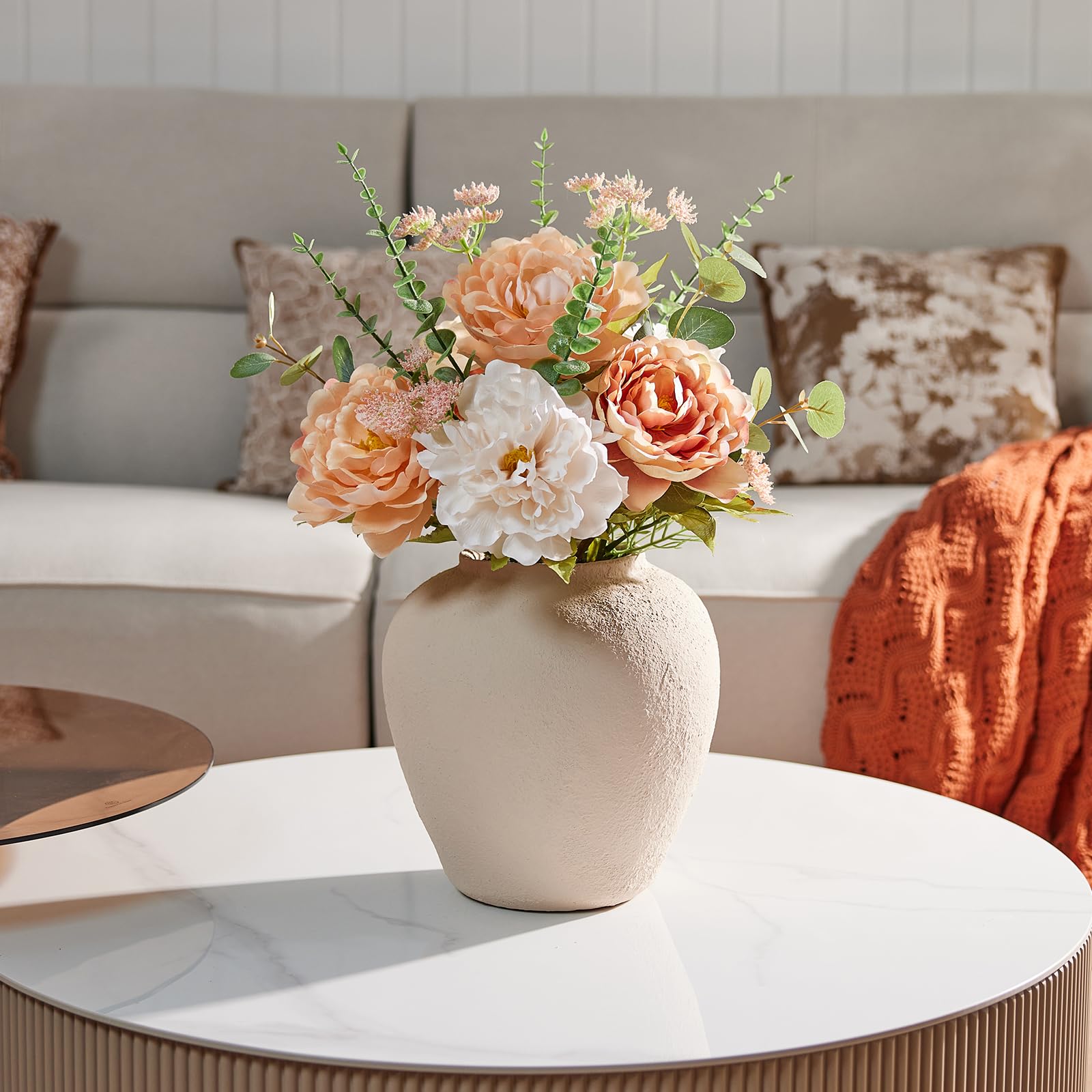 VeriNatural Künstliche Pfingstrose mit Tönerner Vase 55 cm Hellrosa Weiß | Kunstblumen wie Echt Seidenblumen künstliche Blumen für Draußen Wohnzimmer Balkon Hochzeit 1 Stück