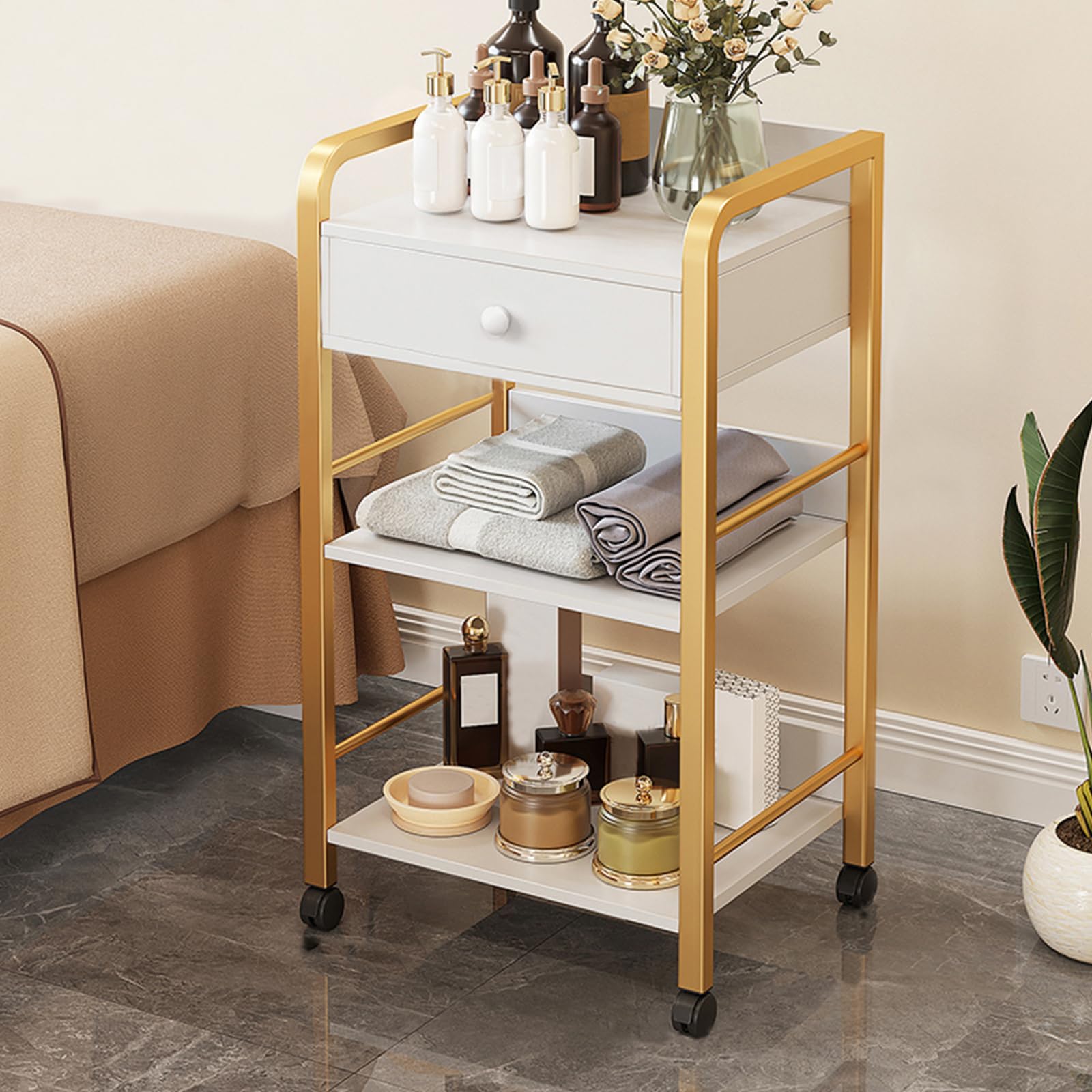 Étagère à roulettes compacte pour résoudre les problèmes de place en cuisine