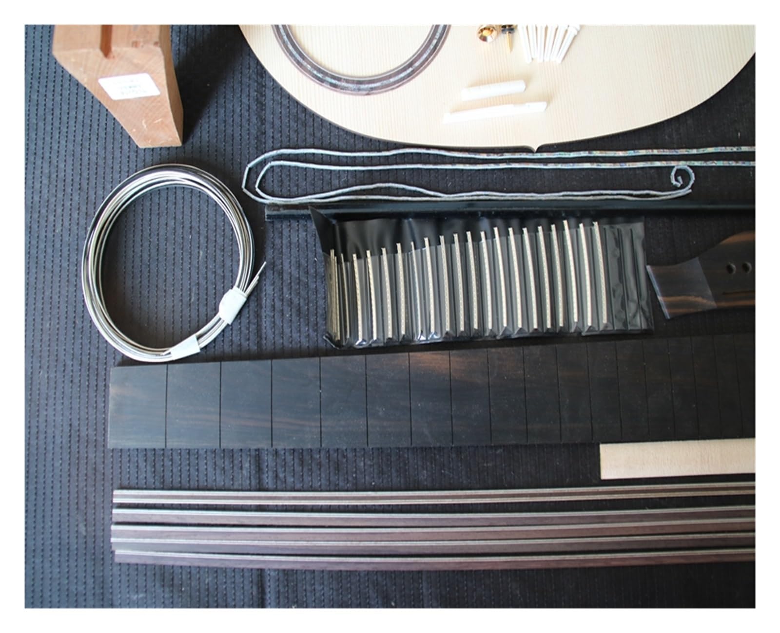 Kit Fai Da Te Per Chitarra Acustica Di Grado 3A Tavola Armonica In Abete Massello Fondo In Palissandro Massello Manico In Mogano Africano Tastiera In Ebano(B)