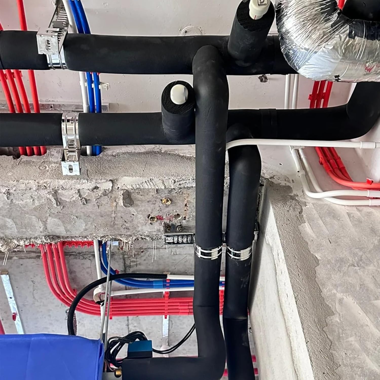 Tubo Isolante in Schiuma per Tubi 1.9m Nero Isolamento Tubi In Schiuma Isolante per Tubature Impermeabile per Riscaldamento Idraulico Tubi in Rame(89mmx30mmx1.9m)