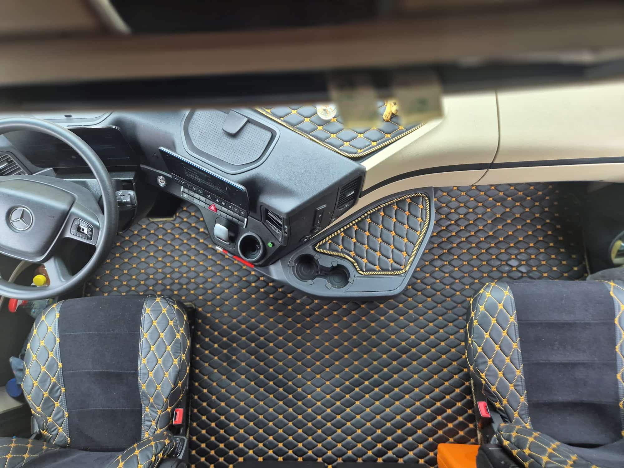 Alfombrillas para camión/Tapetes compatibles con Mercedes Actros MP4, MP5, Asiento del copiloto no suspendido (Plegable) - Elegante Acolchado y Costuras Dobles
