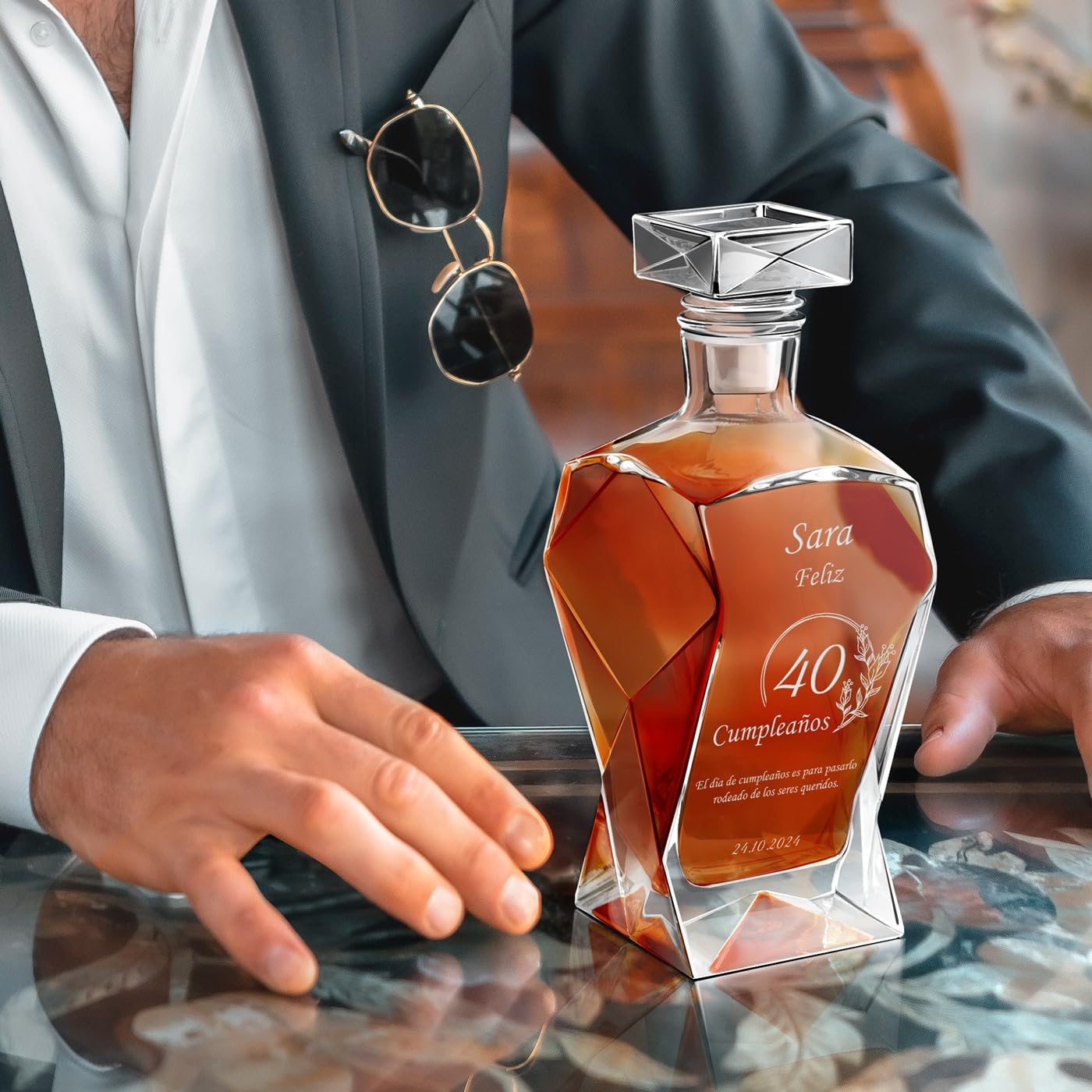 Maverton - Decantador Personalizado 700ml Con 4/6 Vasos 250ml - Set De Whiskey Con Grabado- Regalos Originales Para Hombre - Regalo Hombre - Ideal Para Padre Abuelo Amigo Whisky Amateur