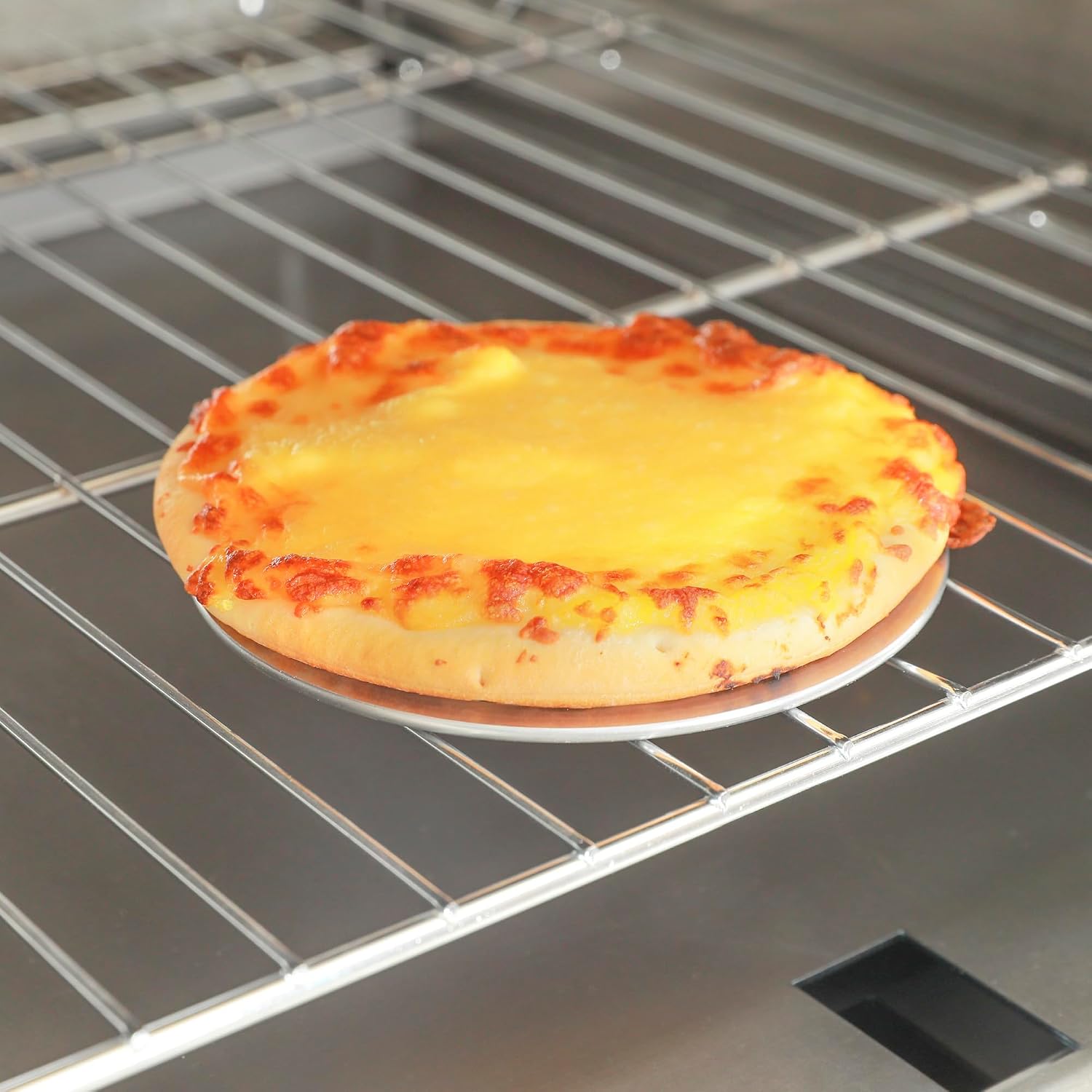 Restaurantware 6 Inch Aluminum Pizza Screen Pack of 12 Mesh Baking Tool For Crispy Crust, Lightweight Stackable Seamless Rim Rust-Resistant Baking Screen, Reusable for Pizzerias, Home Oven Use