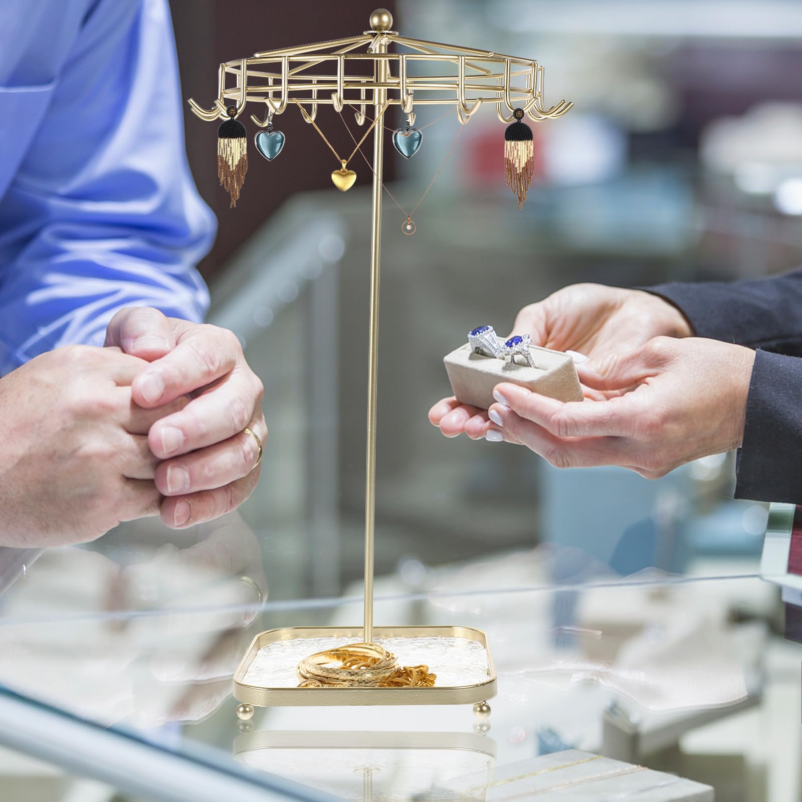 Drehbarer Quadratischer Schmuckständer aus Eisen und Acryl mit 18 Haken Multifunktionaler Organizer für Halsketten und Armbänder für Schreibtisch in Gold
