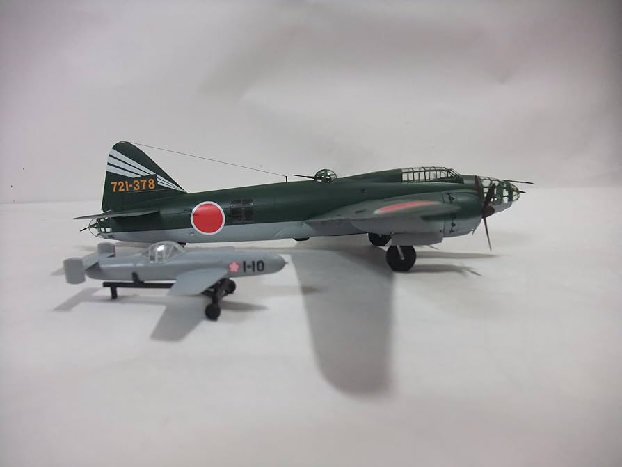 Amazon | 完成品 日本海軍1式陸上攻撃機【桜花附き】72分1サイズ Amazon | 完成品 日本海軍1式陸上攻撃機【桜花附き】72分1サイズ