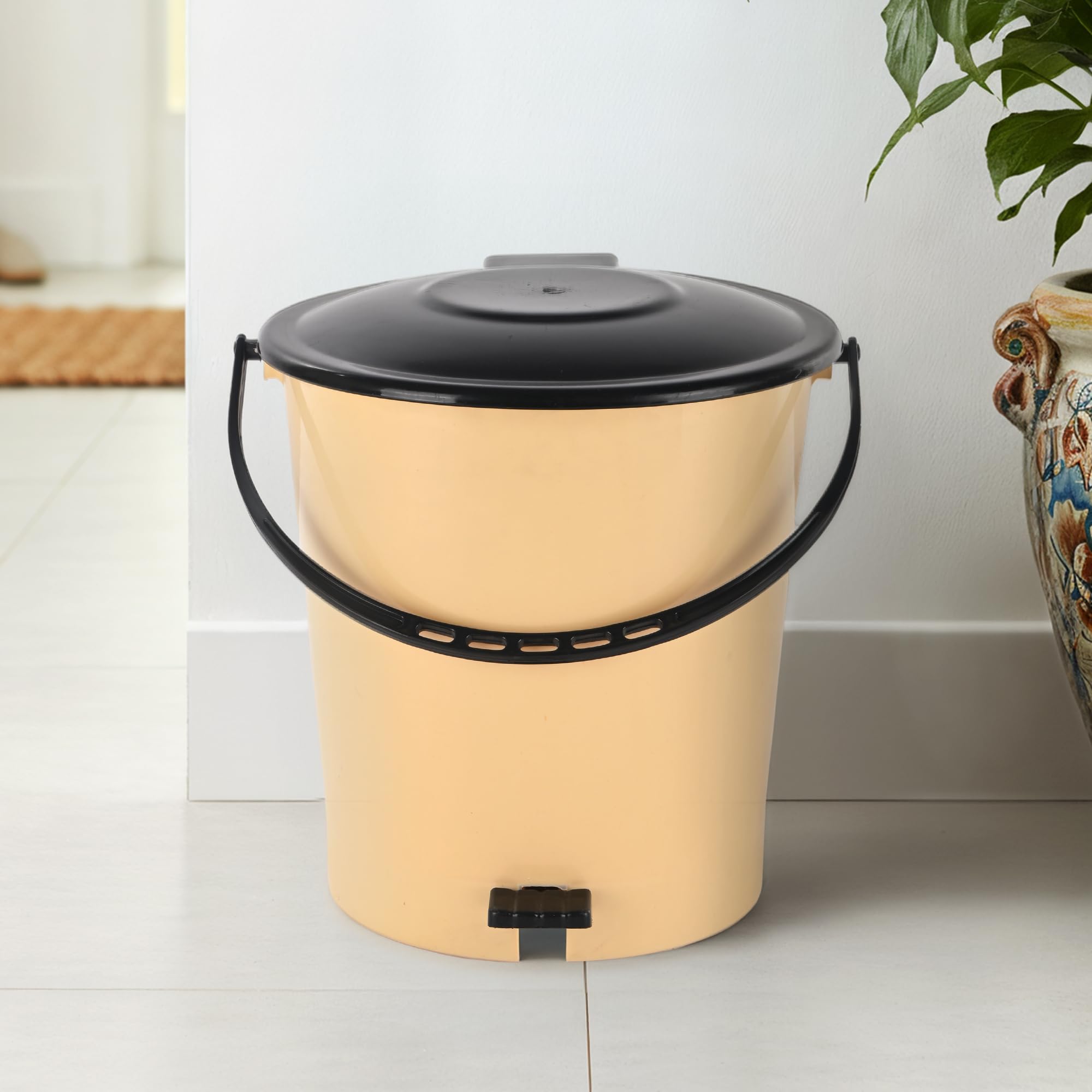 Kuber Industries 7 Ltr Plastic Dustbin for Home with Pedal Lid & Handle | Dustbin for Kitchen Bathroom & Office | Garbage Bin for Wet or Dry Waste | Ultra- Cream & Black