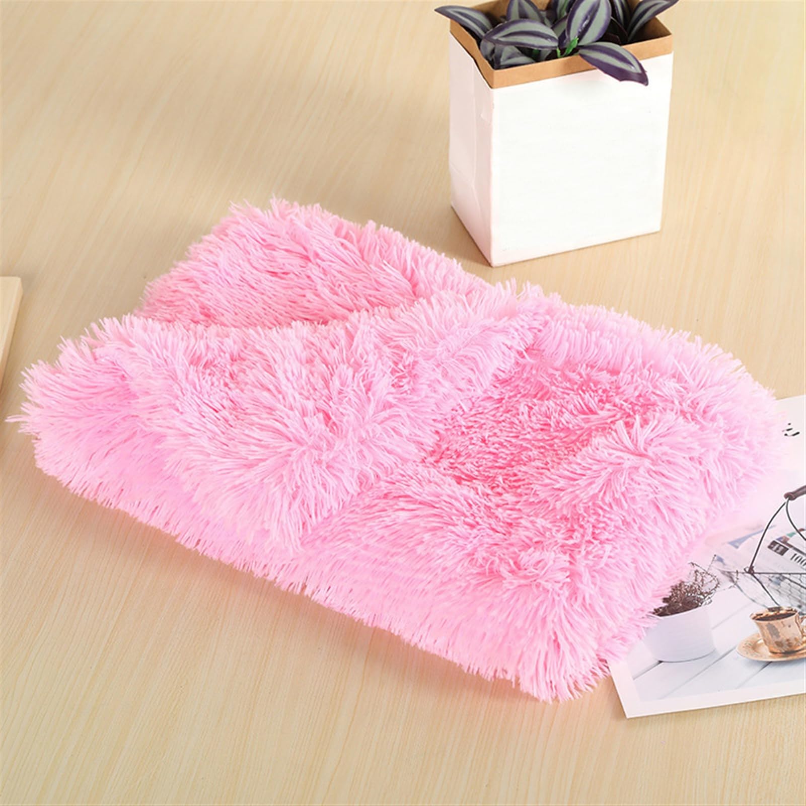 Wokuaile Puppy Blanket Pet Soft Fleece Dog Blankets Fluffy Warm Cat Kitten Throw Plush Washable Reversible for Large Medium Small Dog Pink, 36 x 56 cm