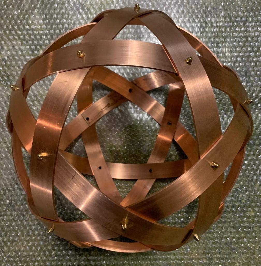 Genesa Pentasfera Rame 32cm di diametro, fasce larghe 30mm e spesse 2mm, fissate con dadi ciechi in ottone.