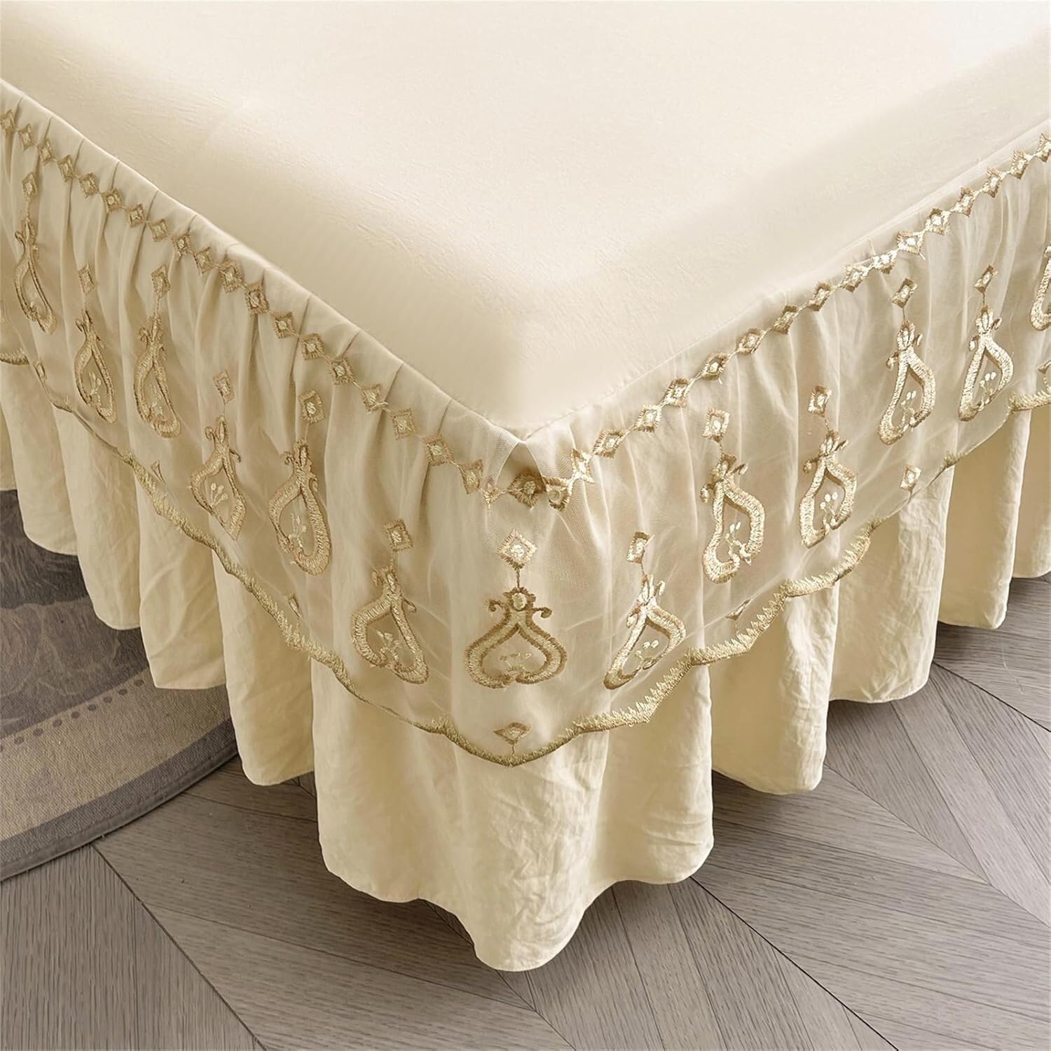 Setosa Lenzuolo con Angoli Bordato in Pizzo con Gonna da Letto in Morbida Microfibra arricciata(Beige 2,200x220cm)