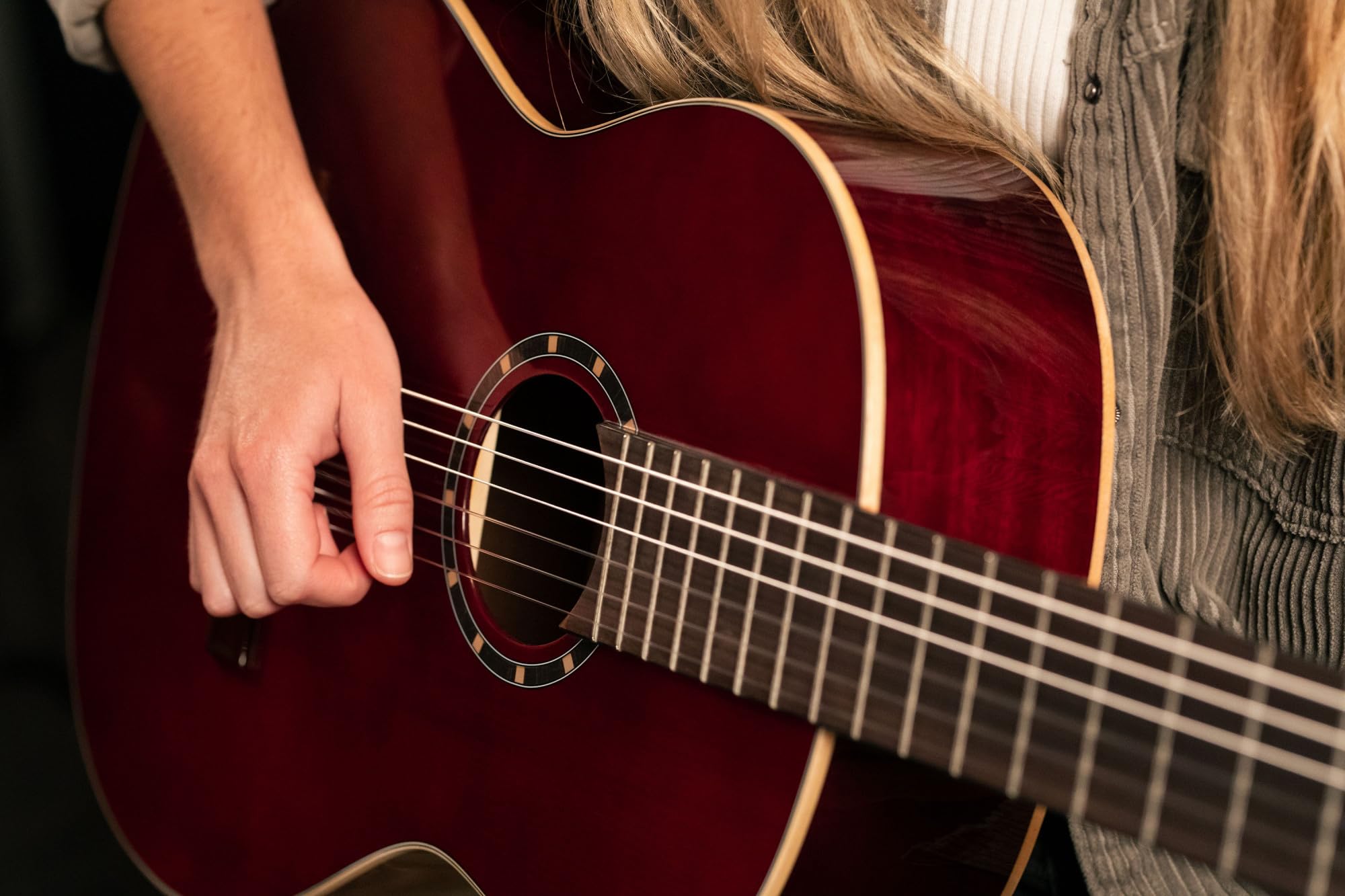 Ortega Guitars Chitarra Concerto Rossa Misura Standard - Serie Family - include Gig Bag - mogano/top in abete (R121WR)