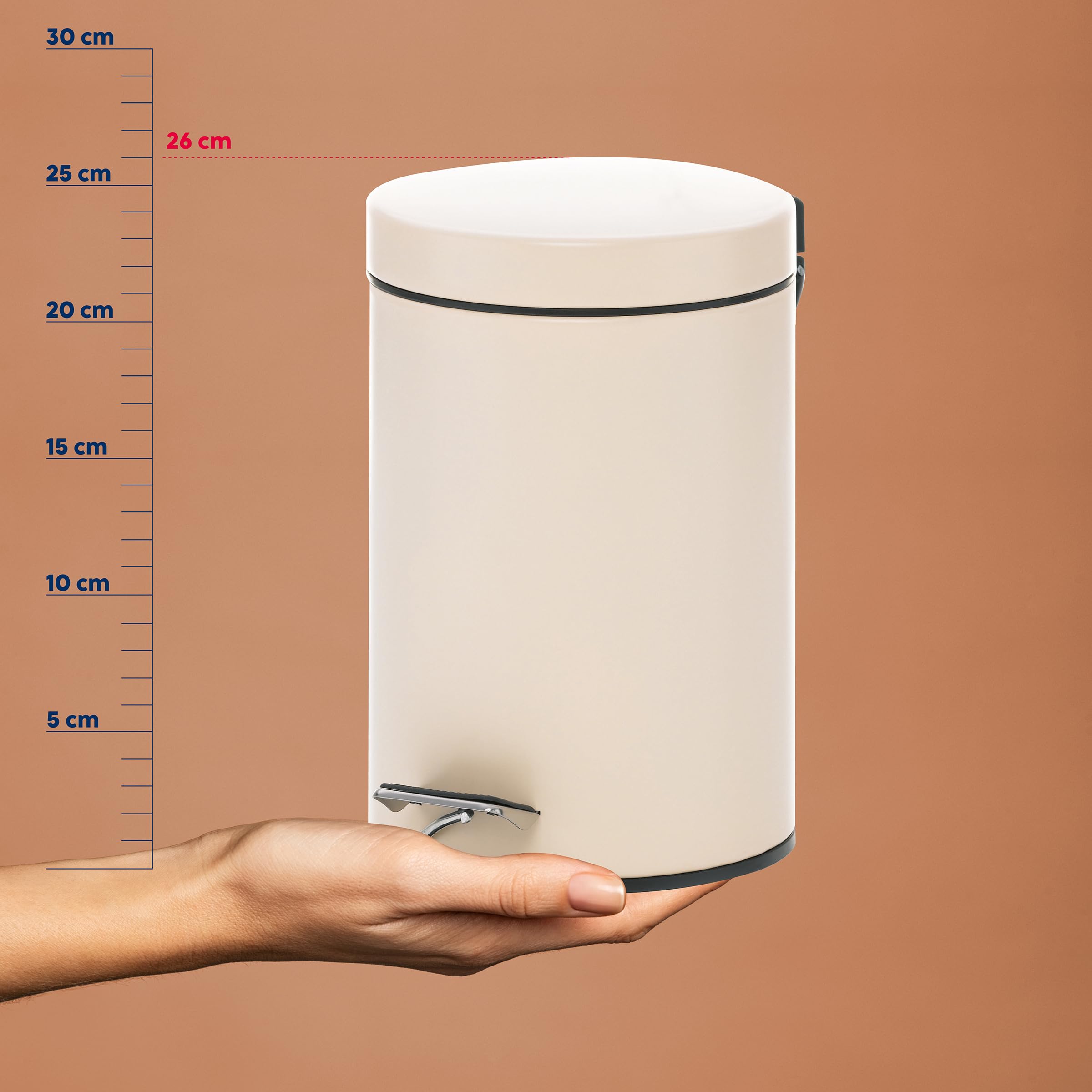 kela Cubo para cosméticos beige 3 l, cubo de basura metálico con pedal para baño, cubo de basura para baño con cubo interior y asa de transporte, MONACO, cubo de basura beige mate
