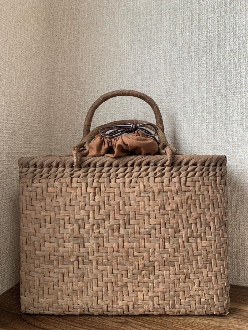 国産山葡萄カゴバック(手作り) Amazon.co.jp: 国産山葡萄 手作り かごバッグ 網代編み A4サイズ