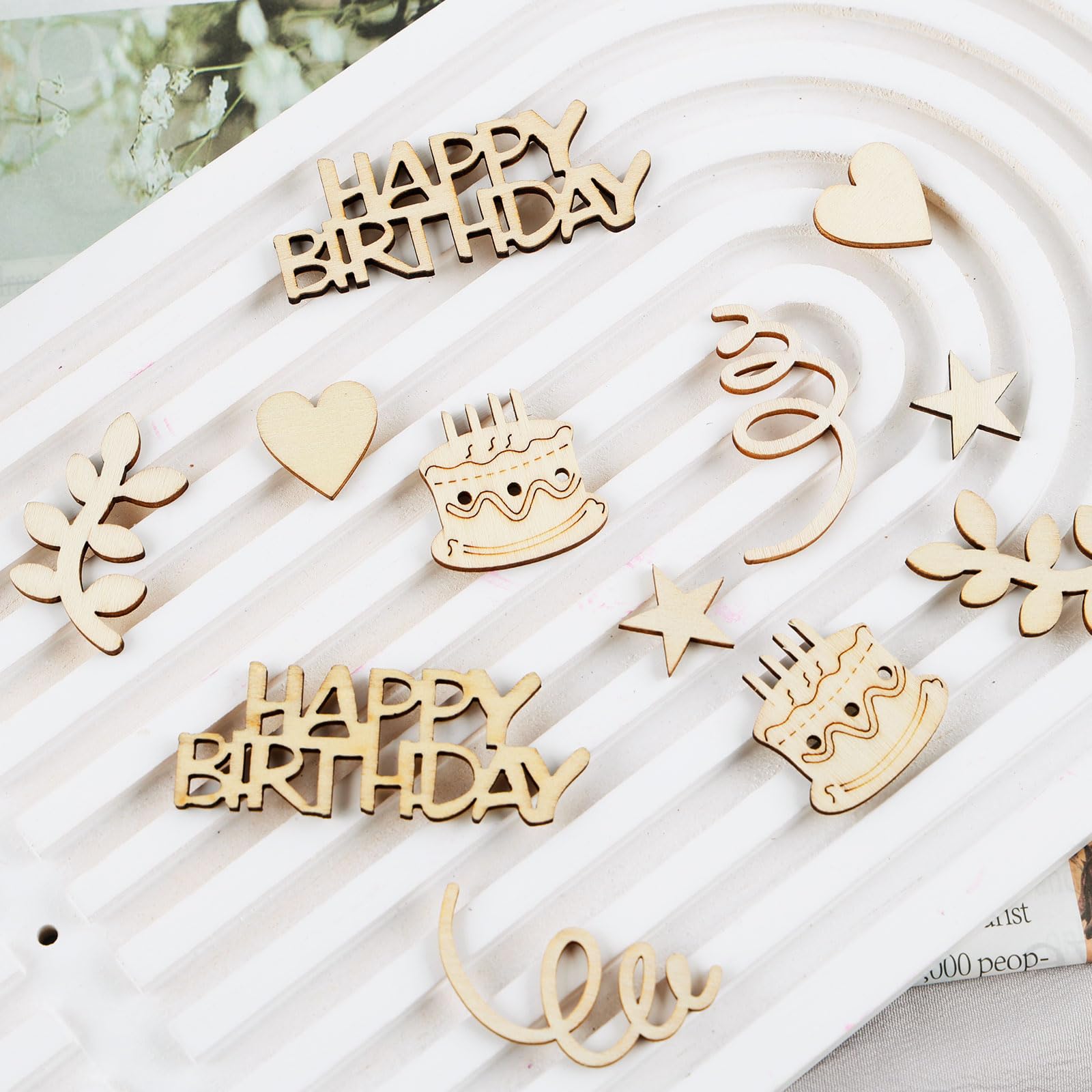 150 Coriandoli Decorativi In Legno Happy Birthday - Formati 2-5,5 Cm Con Stelle, Cuori, Torte E Scritte - Per Decorazione Tavola Compleanno E Torte - 3