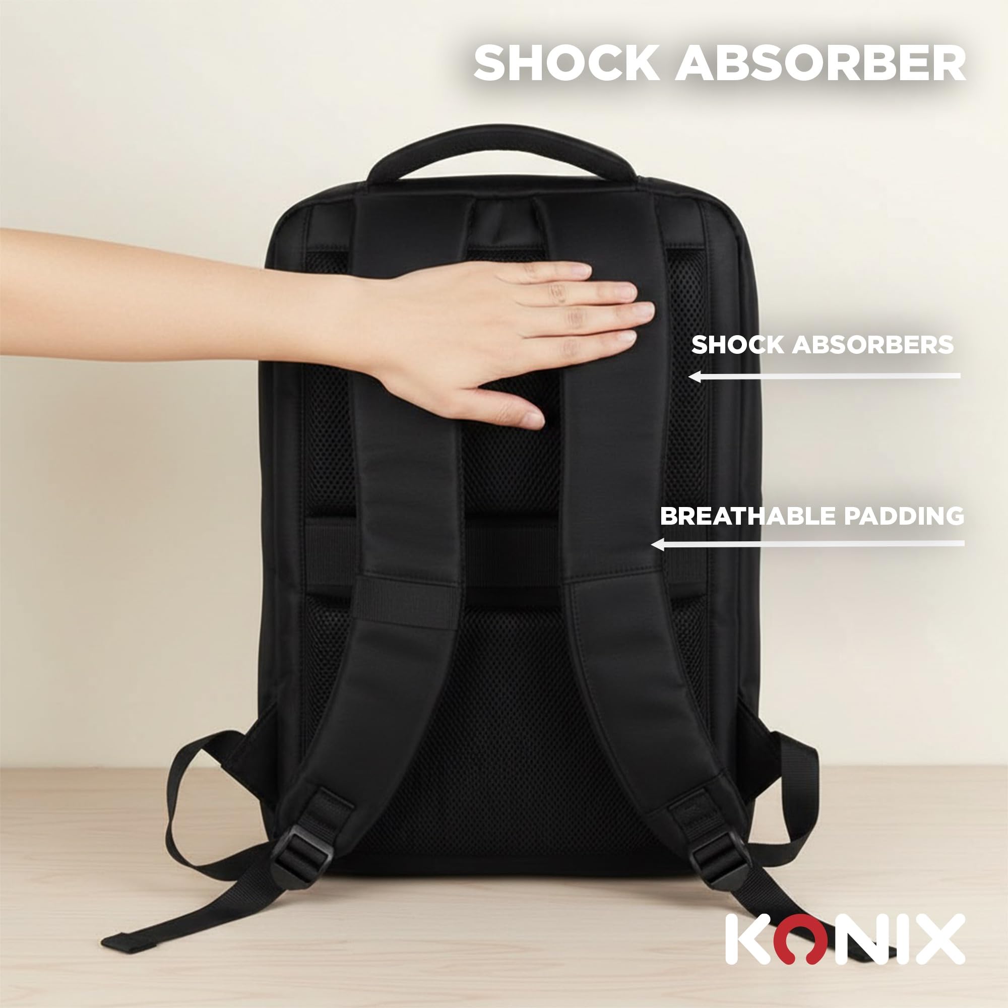 Konix Mythics Titan Mochila para Almacenamiento y Transporte de Consola y Accesorios PS5 - Volumen 16 l - 30 x 10 x 47 cm - Negro y Blanco