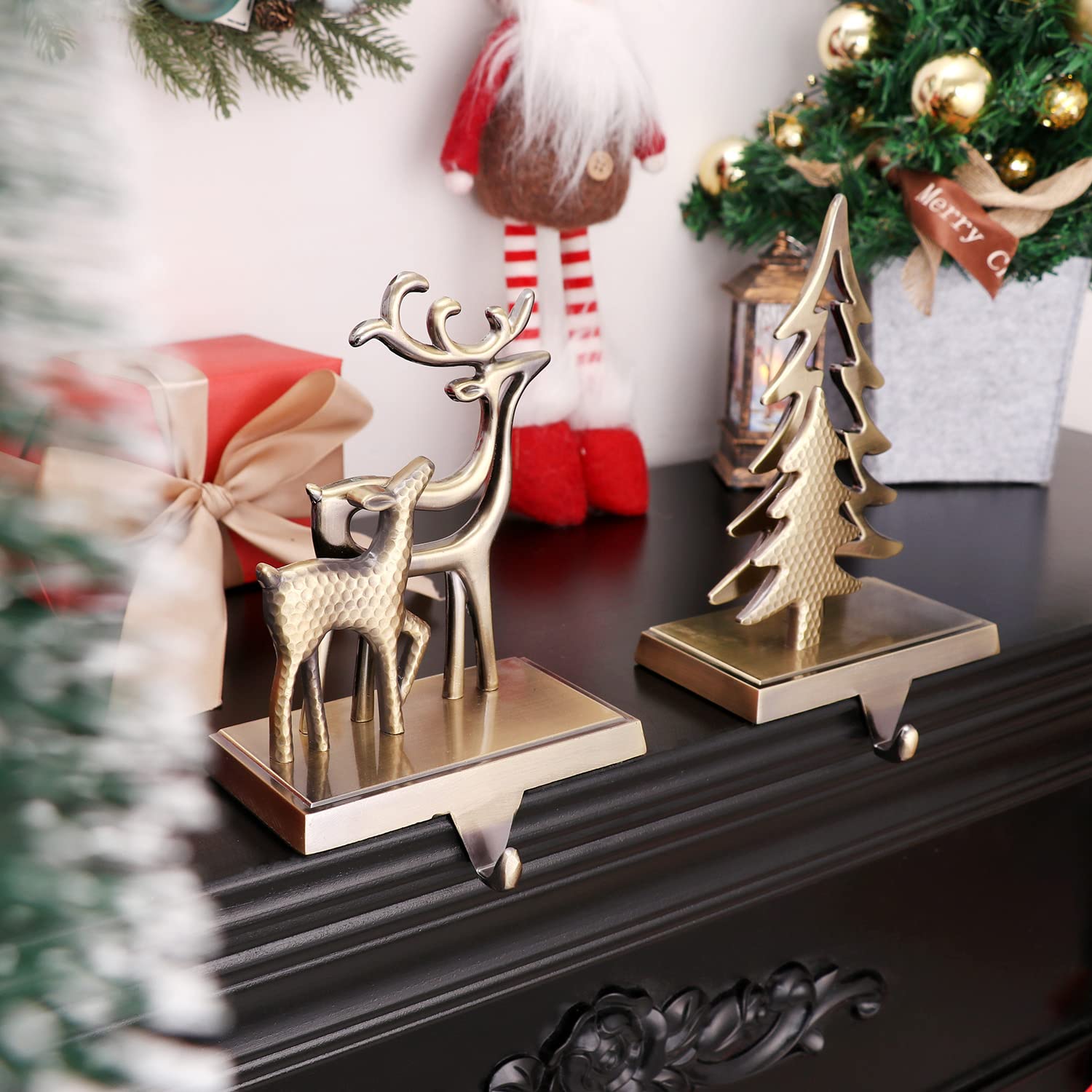 Juego de 2 soportes de Navidad para manto de Navidad para chimenea, ganchos antideslizantes para colgar en la caldera adorno para decoración de Navidad (árbol y renos)