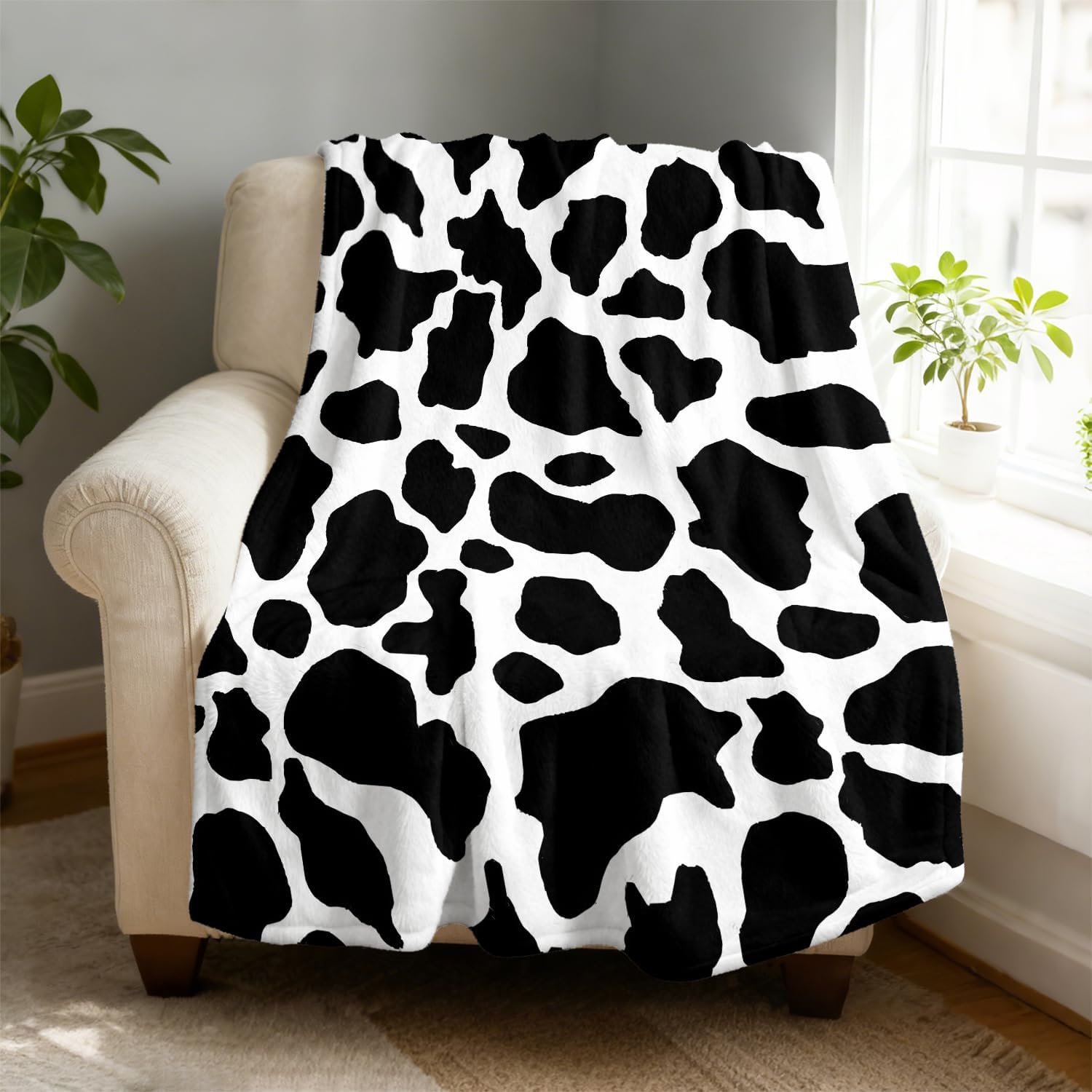 Cow Print Fleece Throw Blanket 50 x 60 inches for Couch Sofa Bed,Super Soft Cozy Plush Microfiber Flannel Blanket Lightweight for Women, Men and Kids