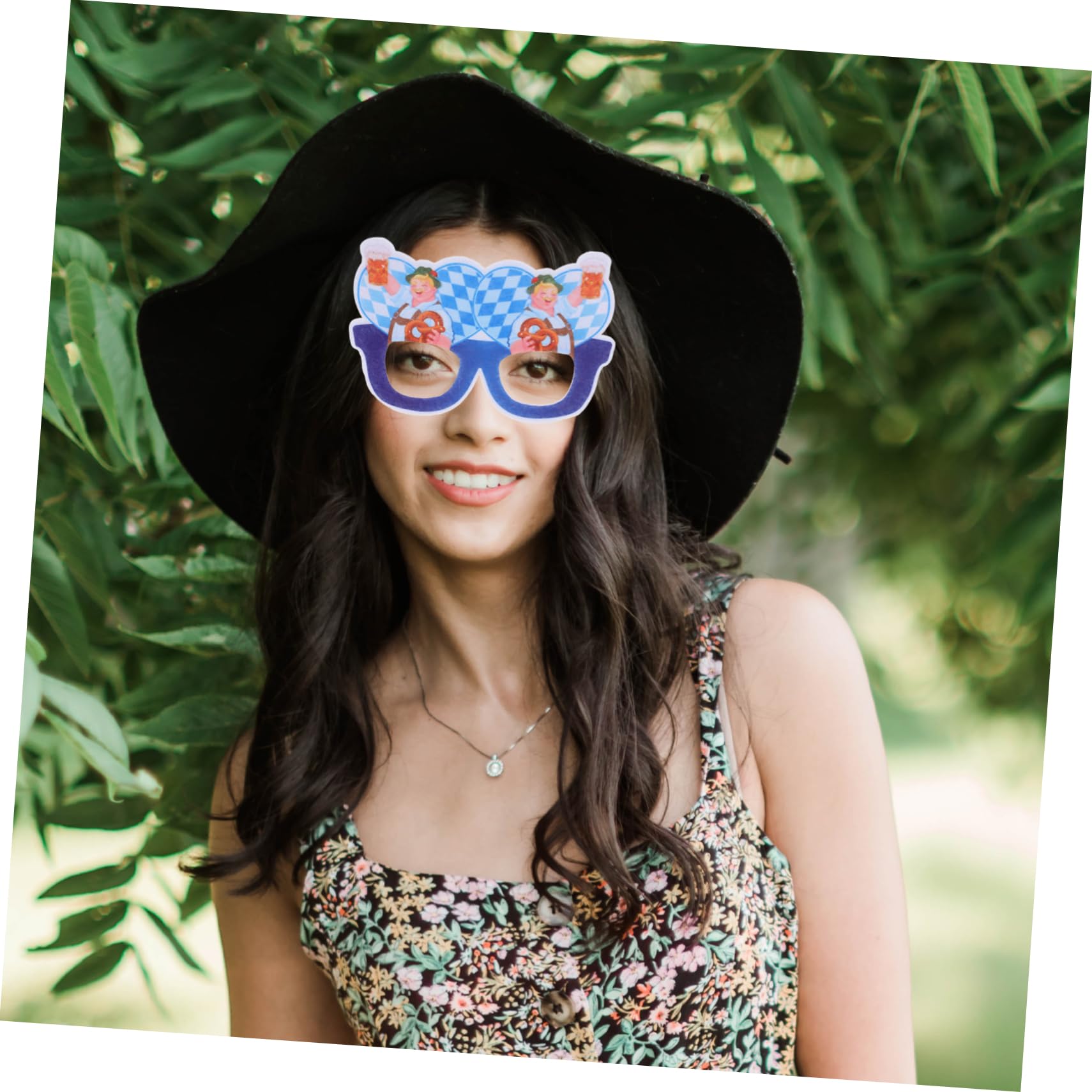 Ensemble De Fête De La Bière Oktoberfest. Chope De Bière, Saucisse