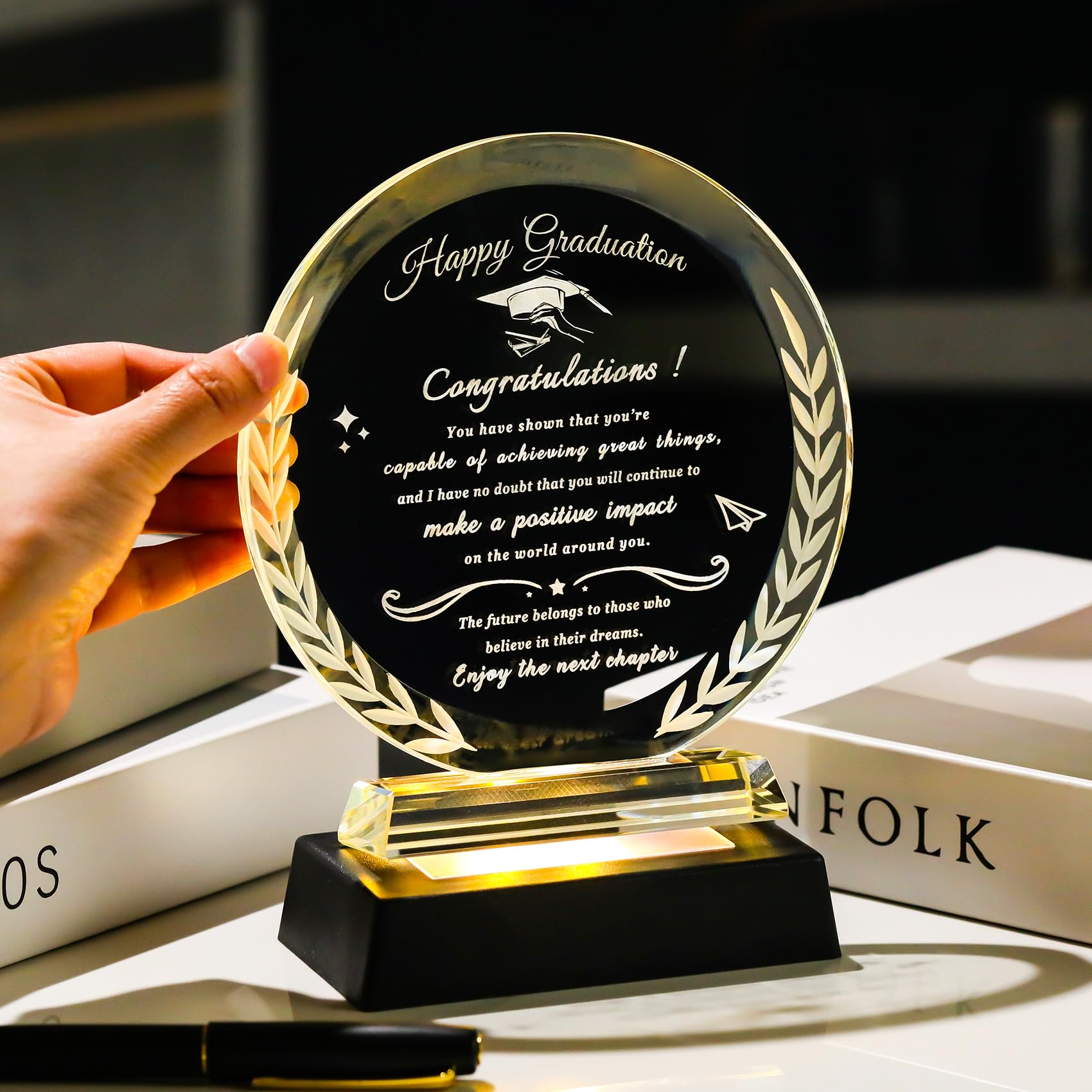 Abschluss-Geschenk für Sie und Ihn, Kristall-Abschluss-Plakette mit LED-Sockel, tolles Geschenk zum Abschluss, Master-Abschluss, 2025, Abschlussgeschenk für Hochschule, Senioren