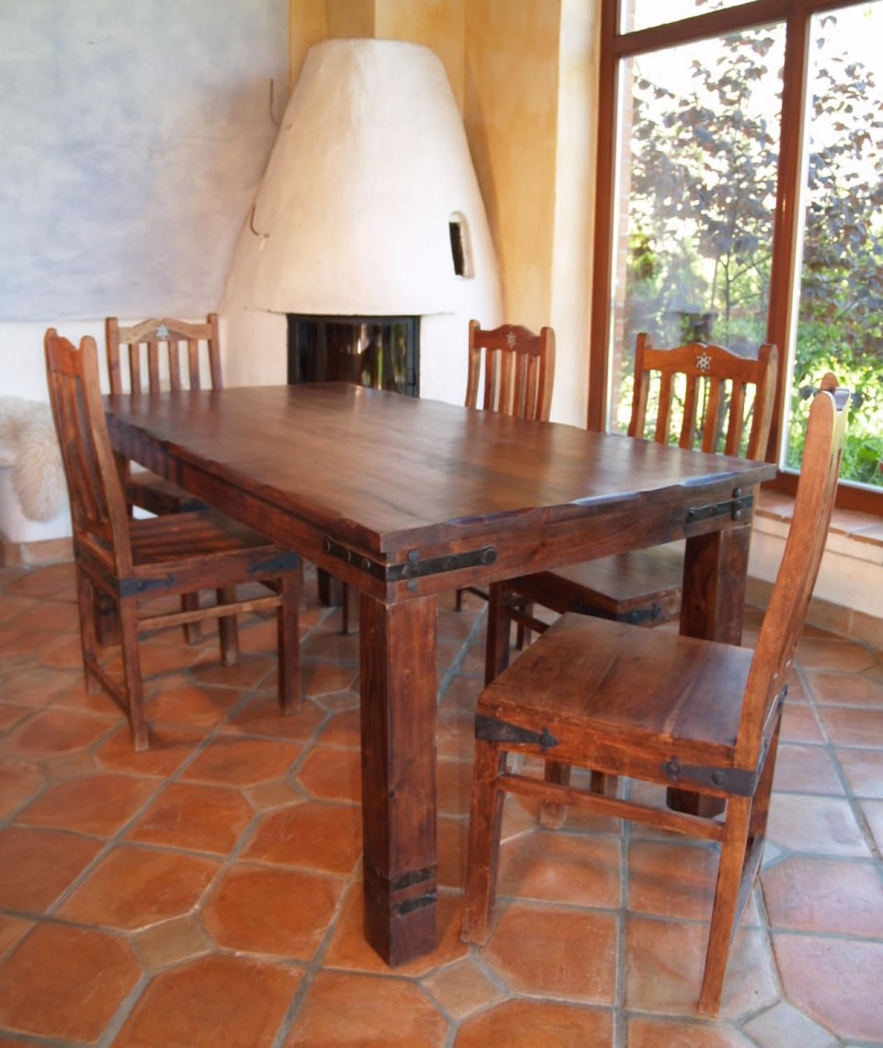 Massiver Esstisch aus Akazienholz, runde Kanten, Kolonialstil, Modell 1