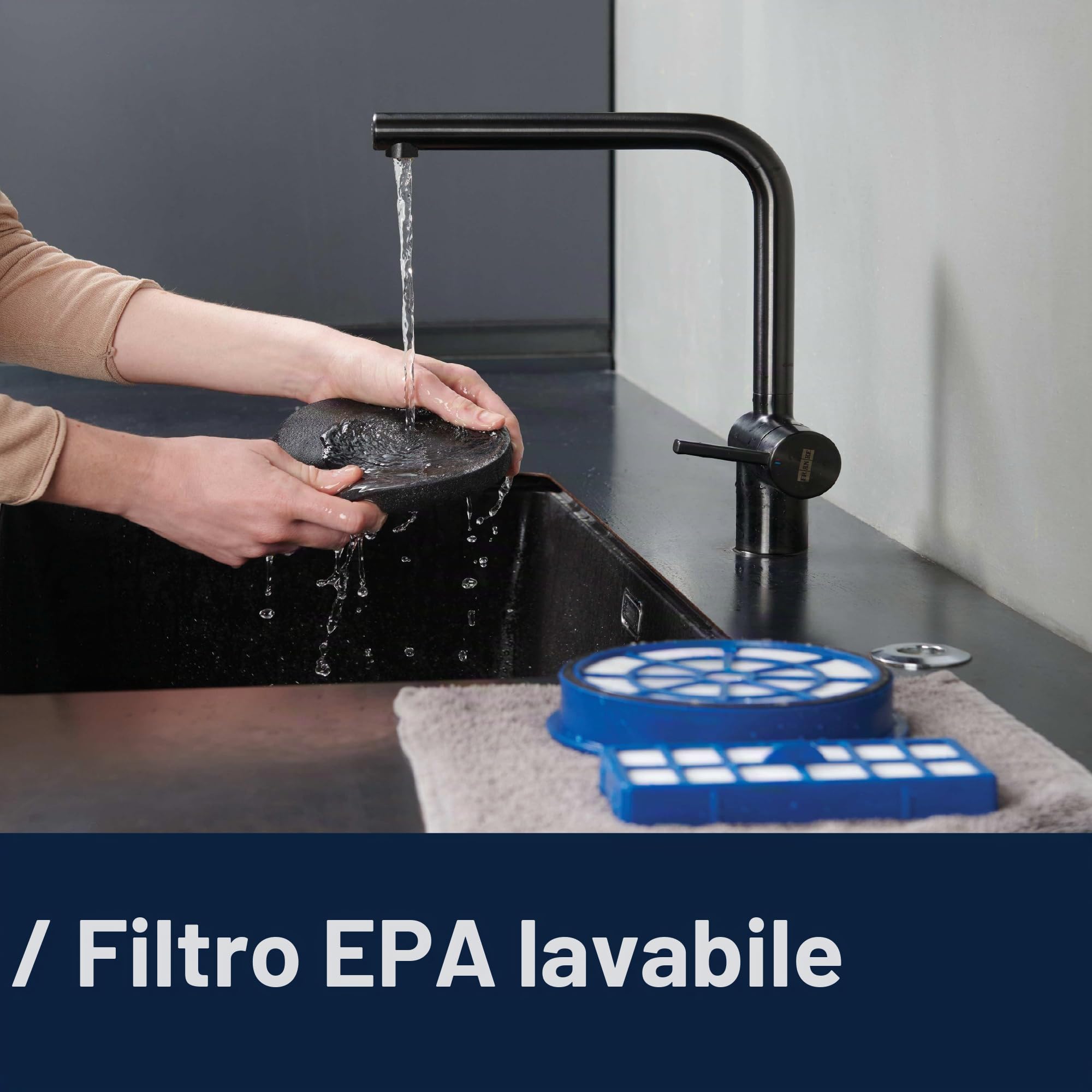 Hoover Aspirapolvere a traino senza sacco potente e compatto HP1 per tappeti, pavimenti duri e delicati, Leggero e con filo, Contenitore 2L, Spazzola Parquet, Raggio d'azione 7,5 m [HPZ107HM]