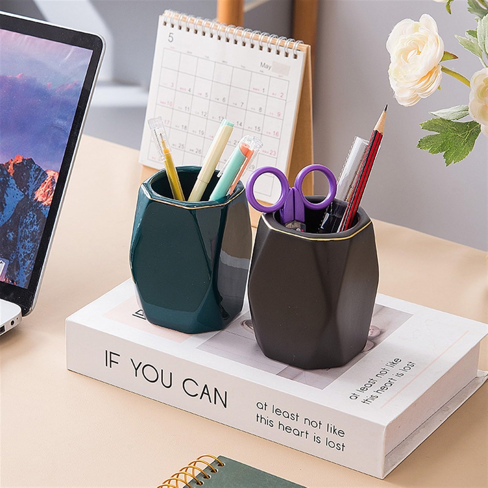 Moderner Schreibtisch-Organizer aus Keramik, kreativer Büro-Stifthalter, einfacher Stil, Make-up-Pinsel-Organizer, Beauty-Werkzeug, Aufbewahrungseimer, Augenbrauen-Stiftehalter (schwarz)